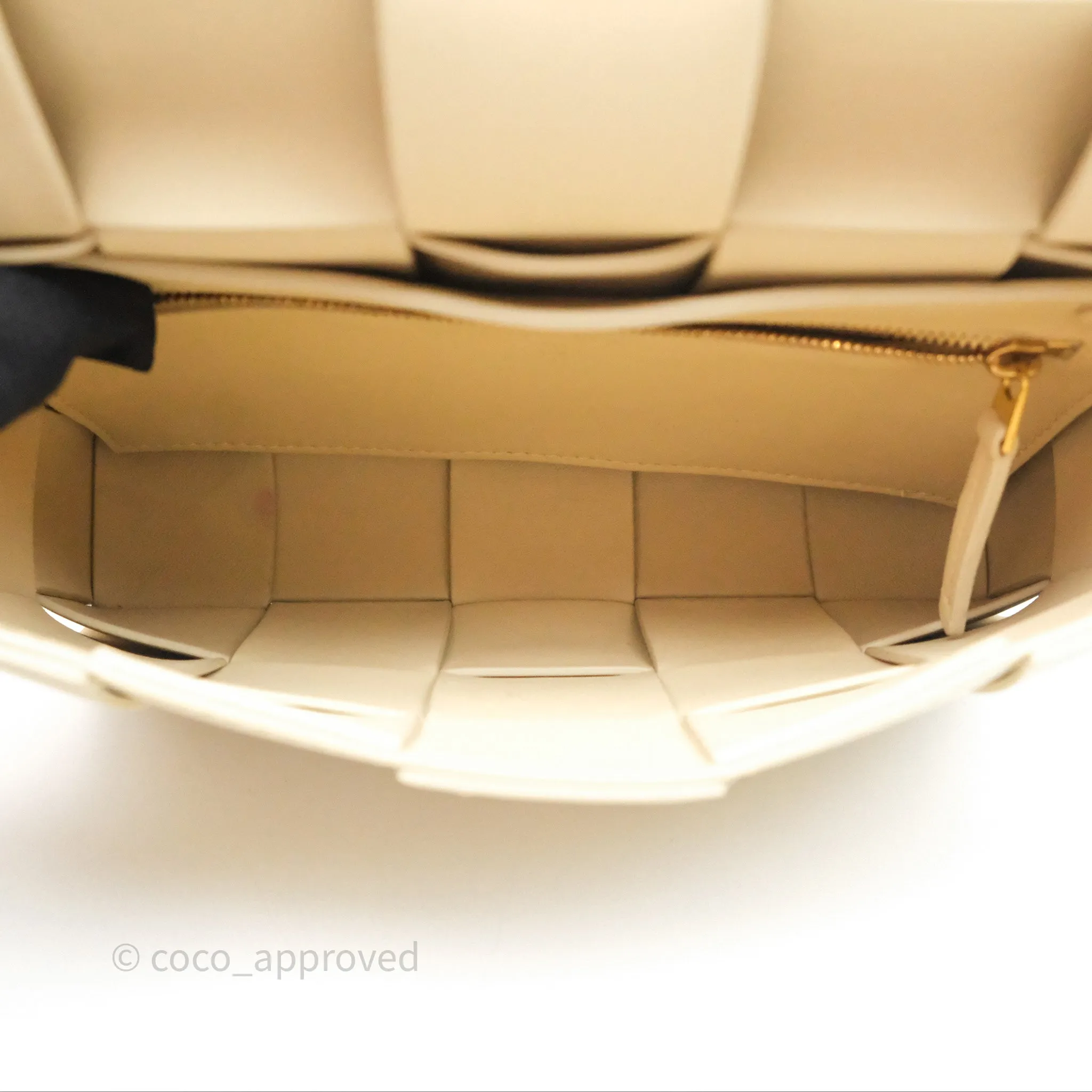 Bottega Veneta Cassette Shoulder Bag Intrecciato Beige Brushed Calfskin
