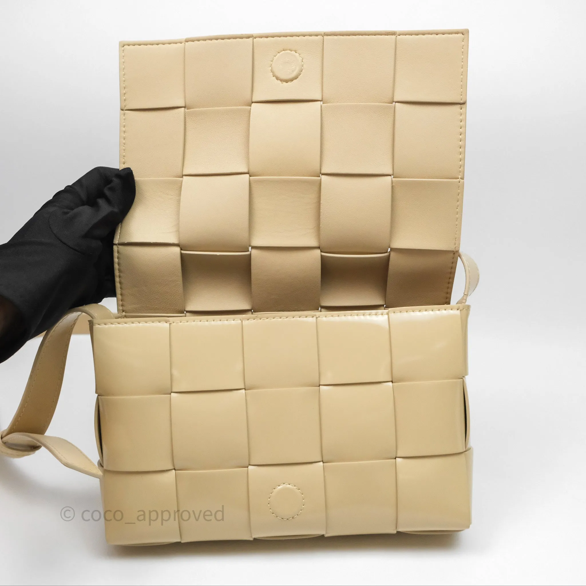 Bottega Veneta Cassette Shoulder Bag Intrecciato Beige Brushed Calfskin