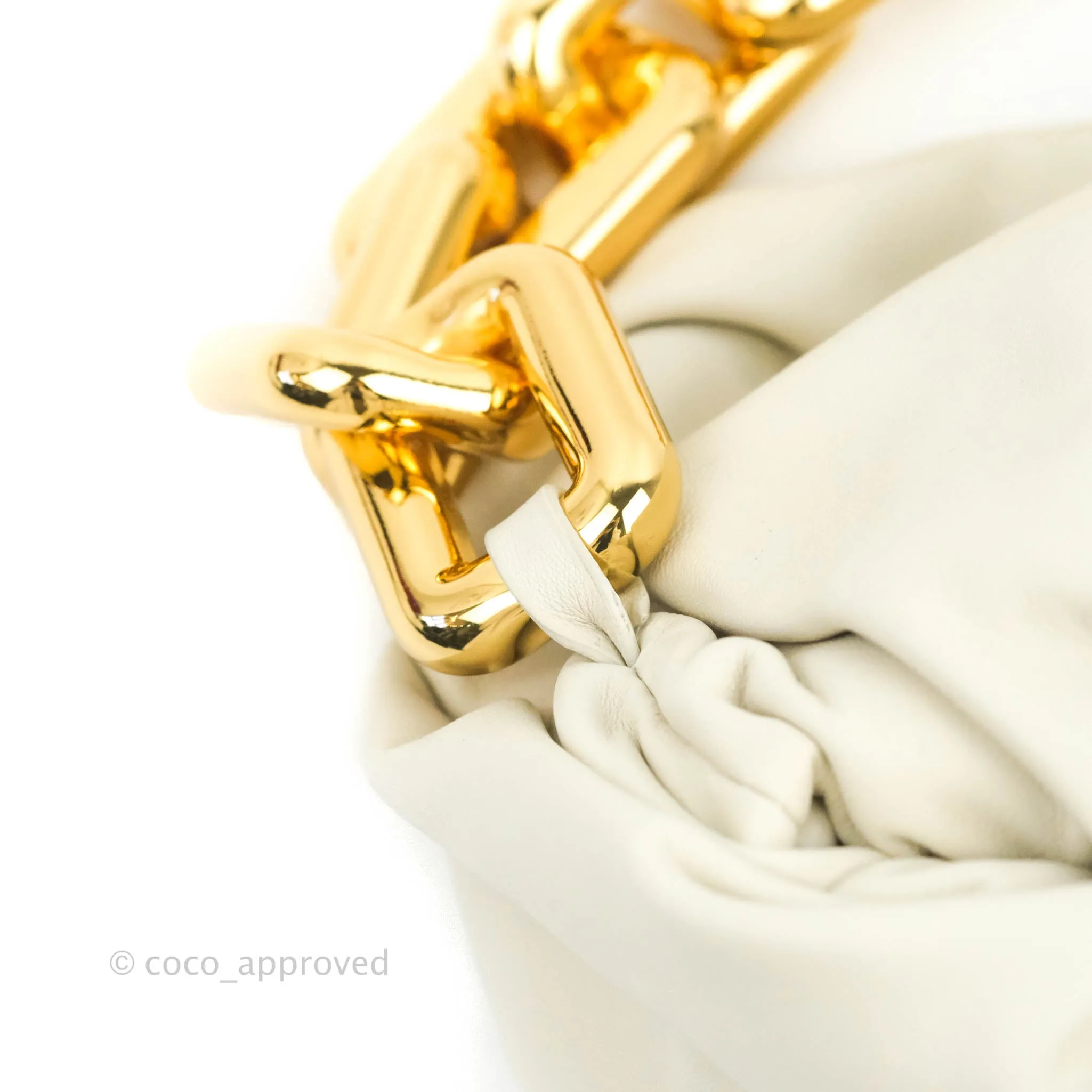 Bottega Veneta Chain Pouch in Plaster Calfskin
