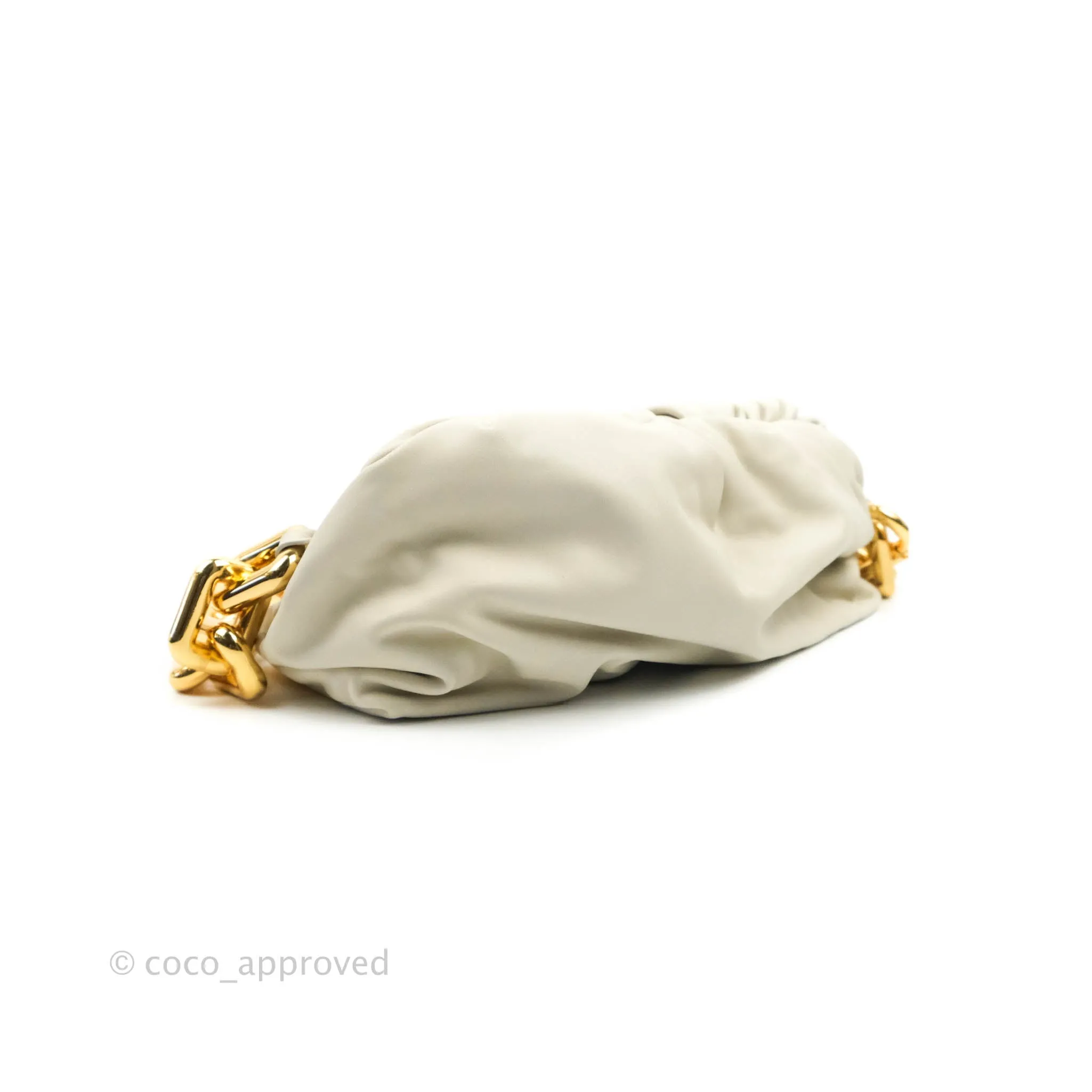 Bottega Veneta Chain Pouch in Plaster Calfskin