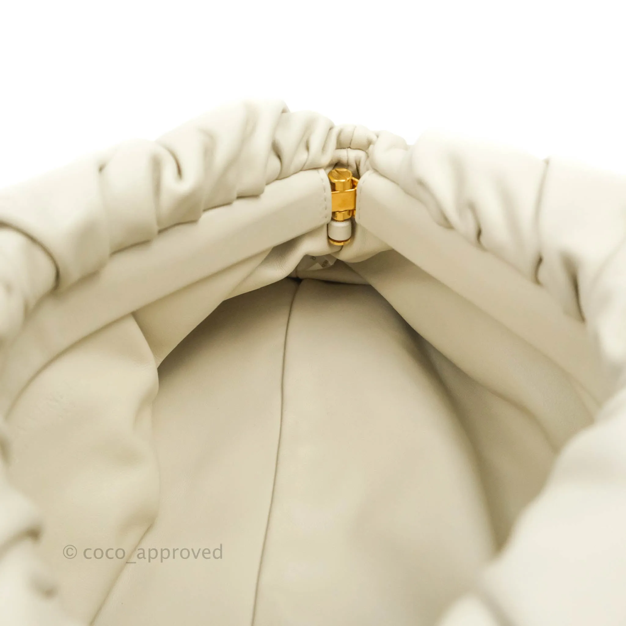 Bottega Veneta Chain Pouch in Plaster Calfskin