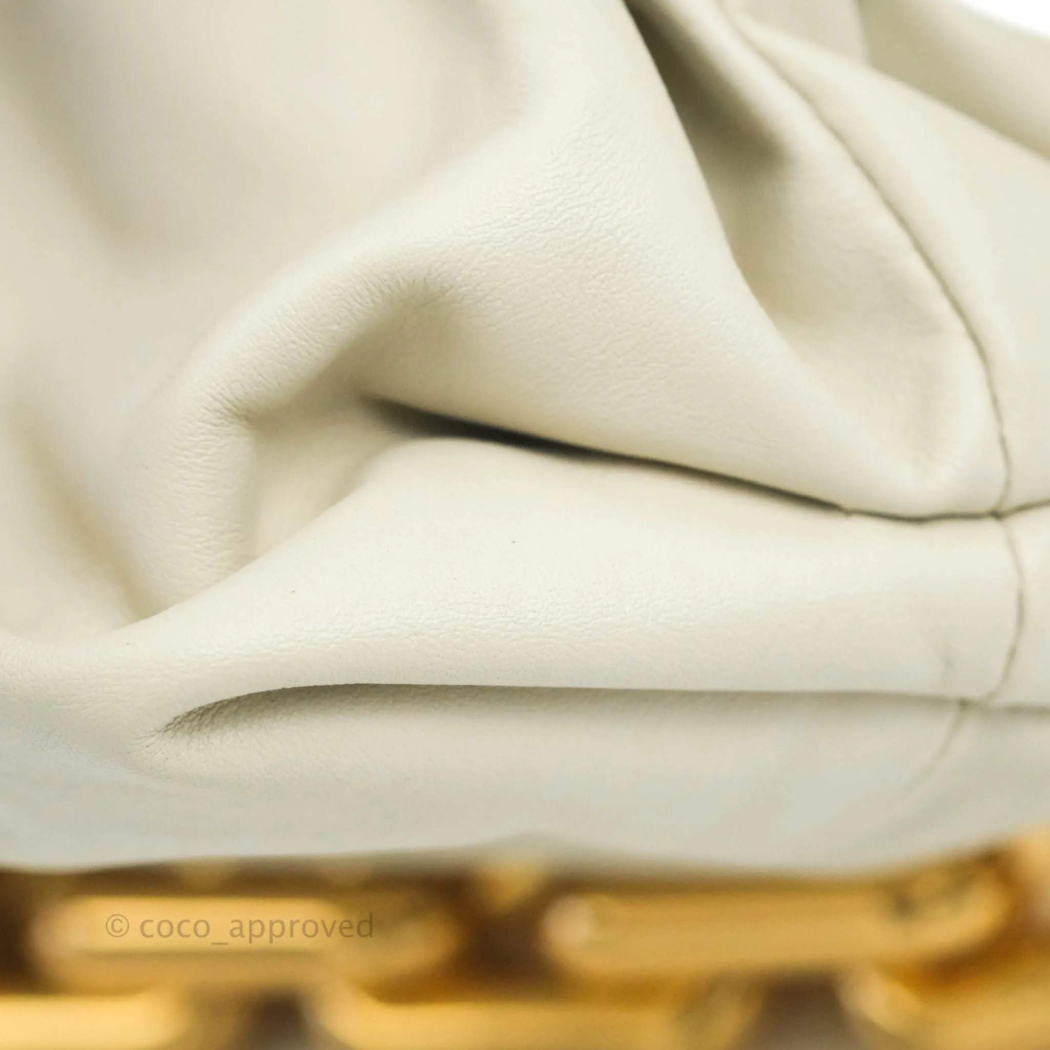 Bottega Veneta Chain Pouch in Plaster Calfskin