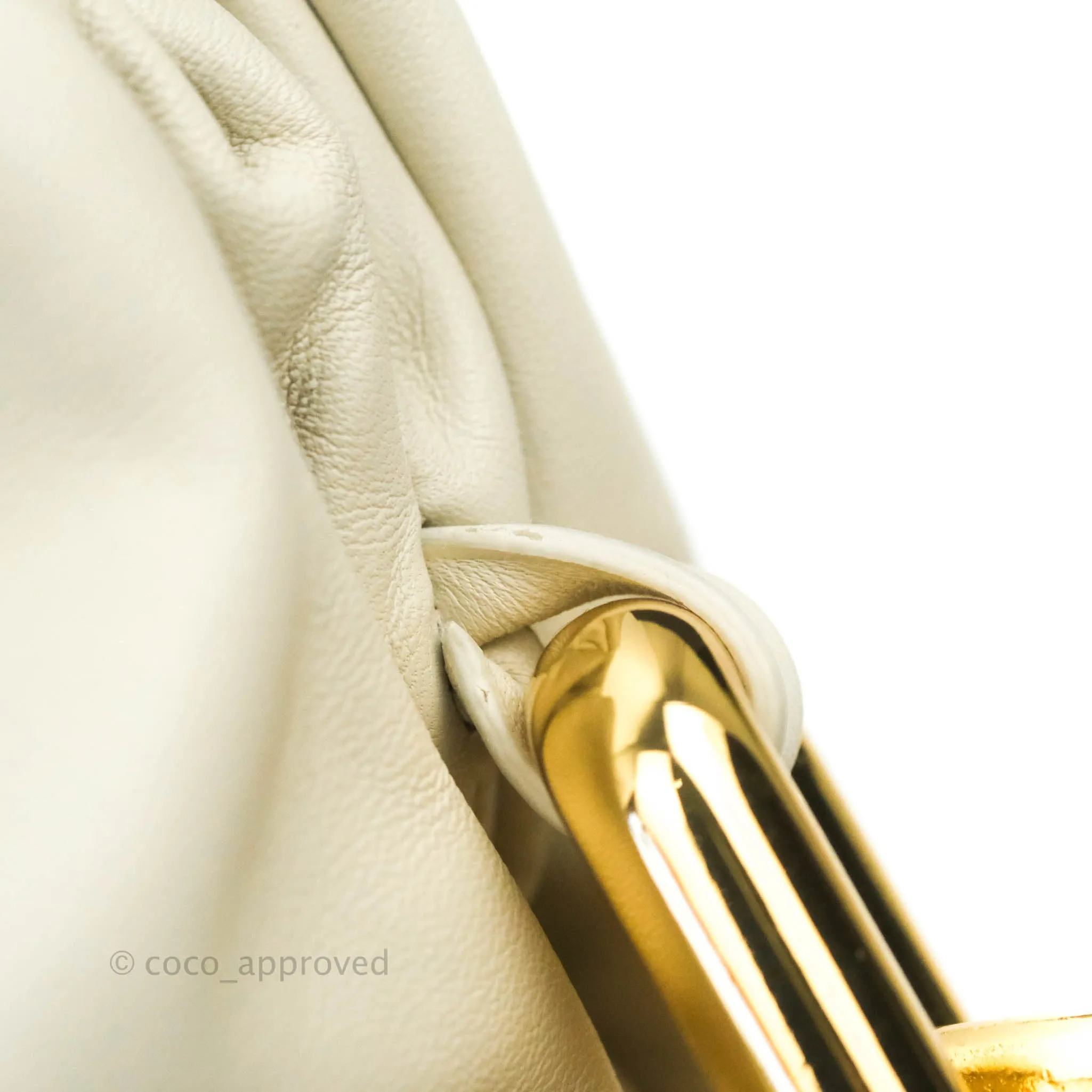 Bottega Veneta Chain Pouch in Plaster Calfskin