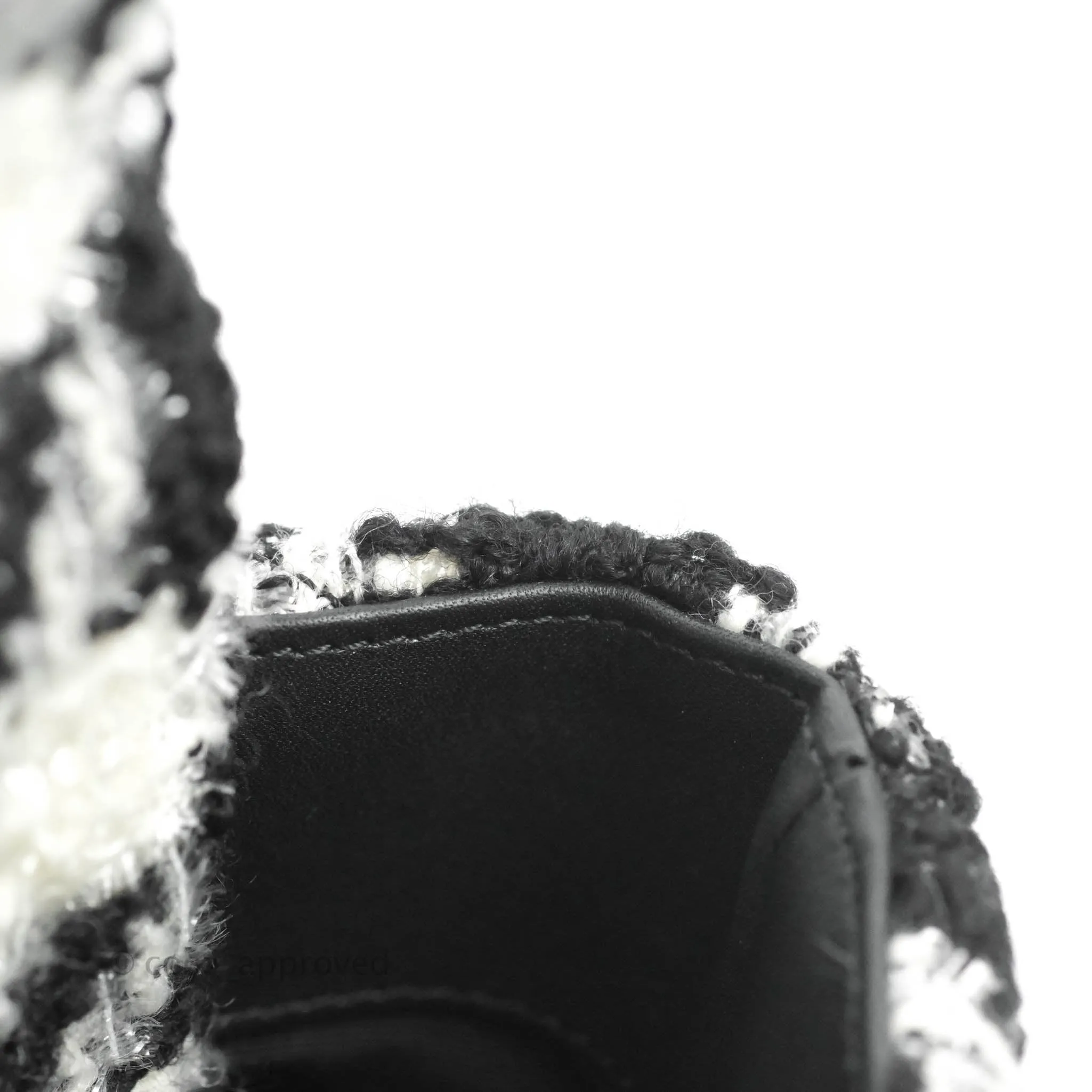 Chanel 19 Medium Tweed Houndstooth Black & White Mixed Hardware