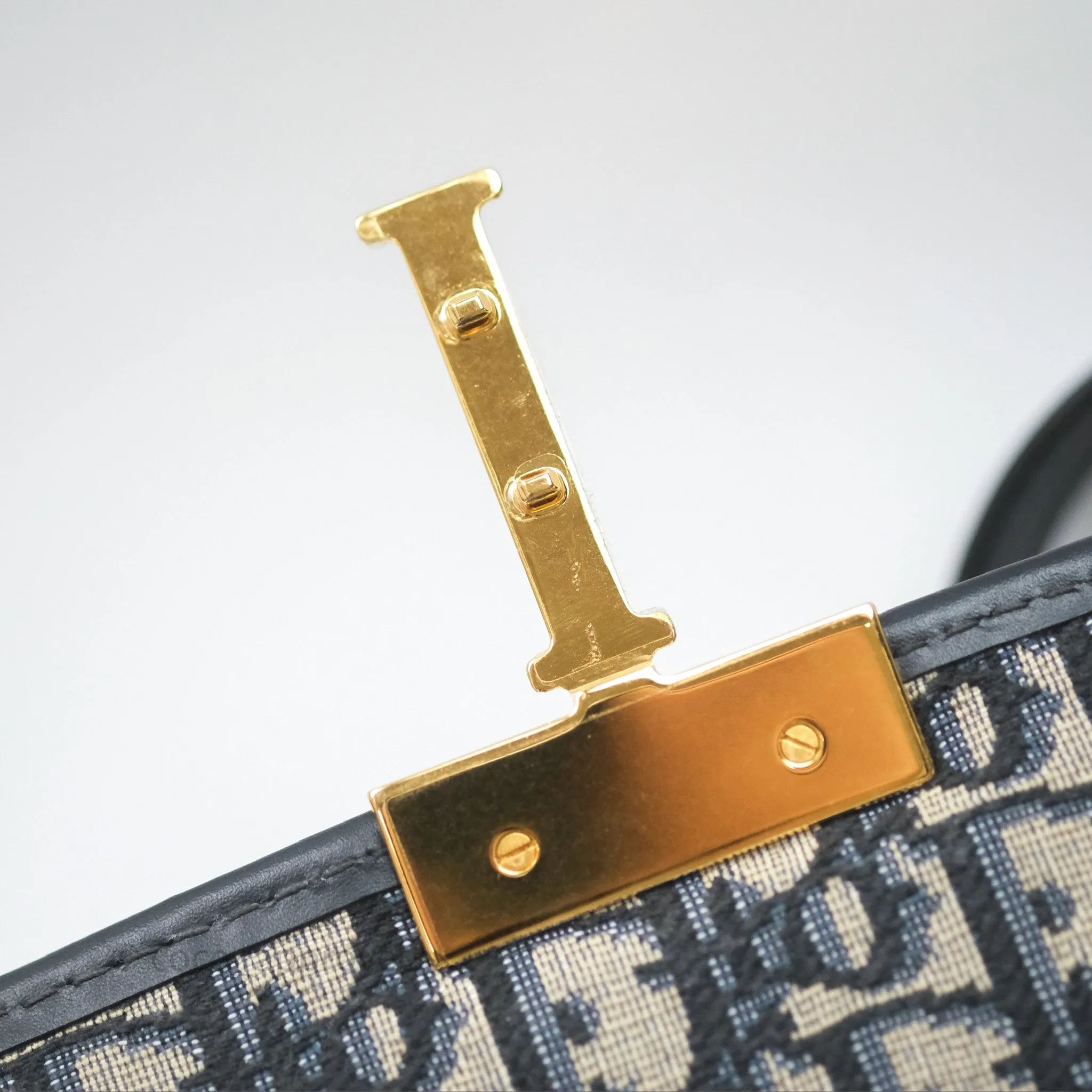 Christian Dior 30 Montaigne with Chain Blue Dior Oblique Jacquard