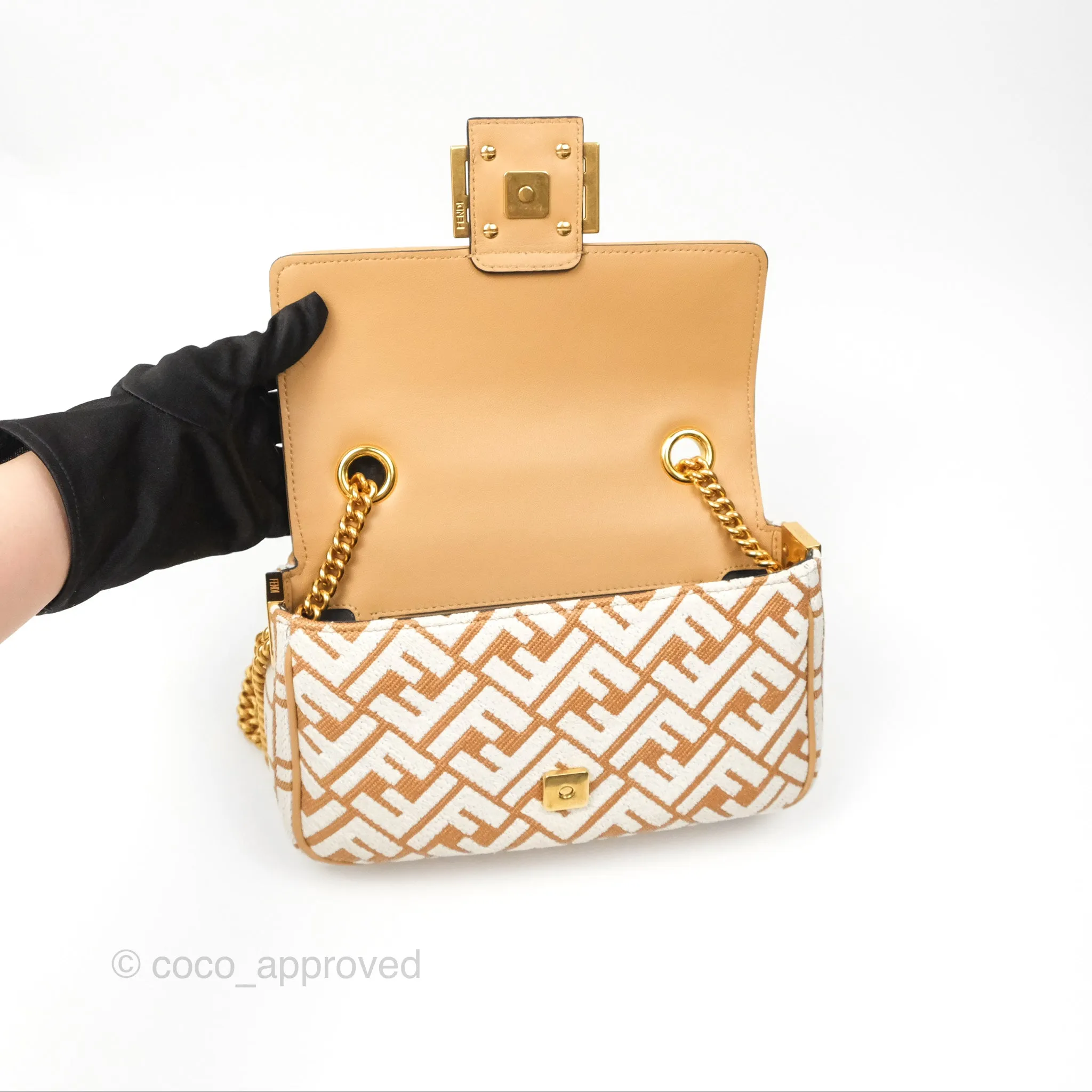 Fendi Baguette Chain Midi Bag Raffia