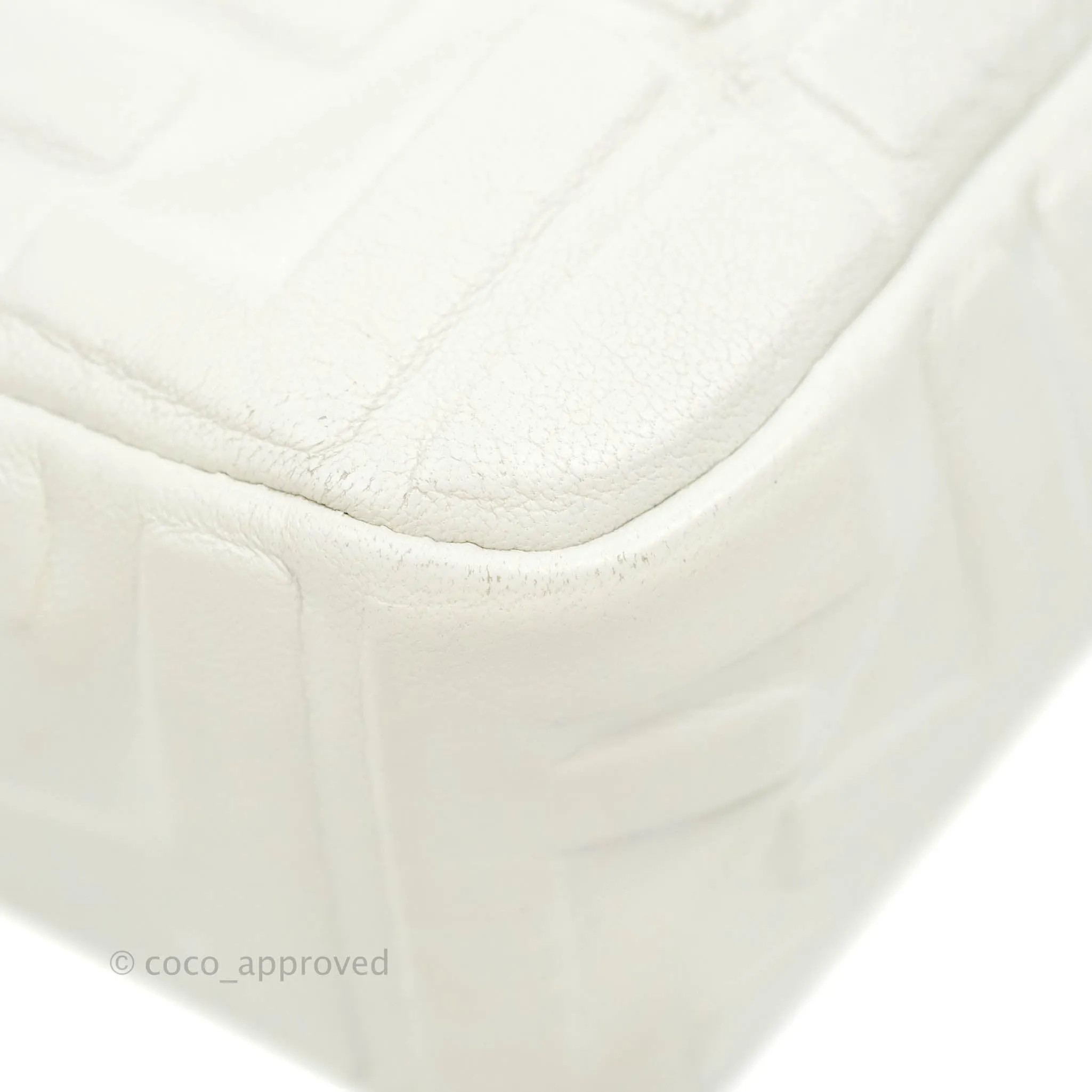 Fendi Medium Baguette Bag White Calfskin Gold Hardware