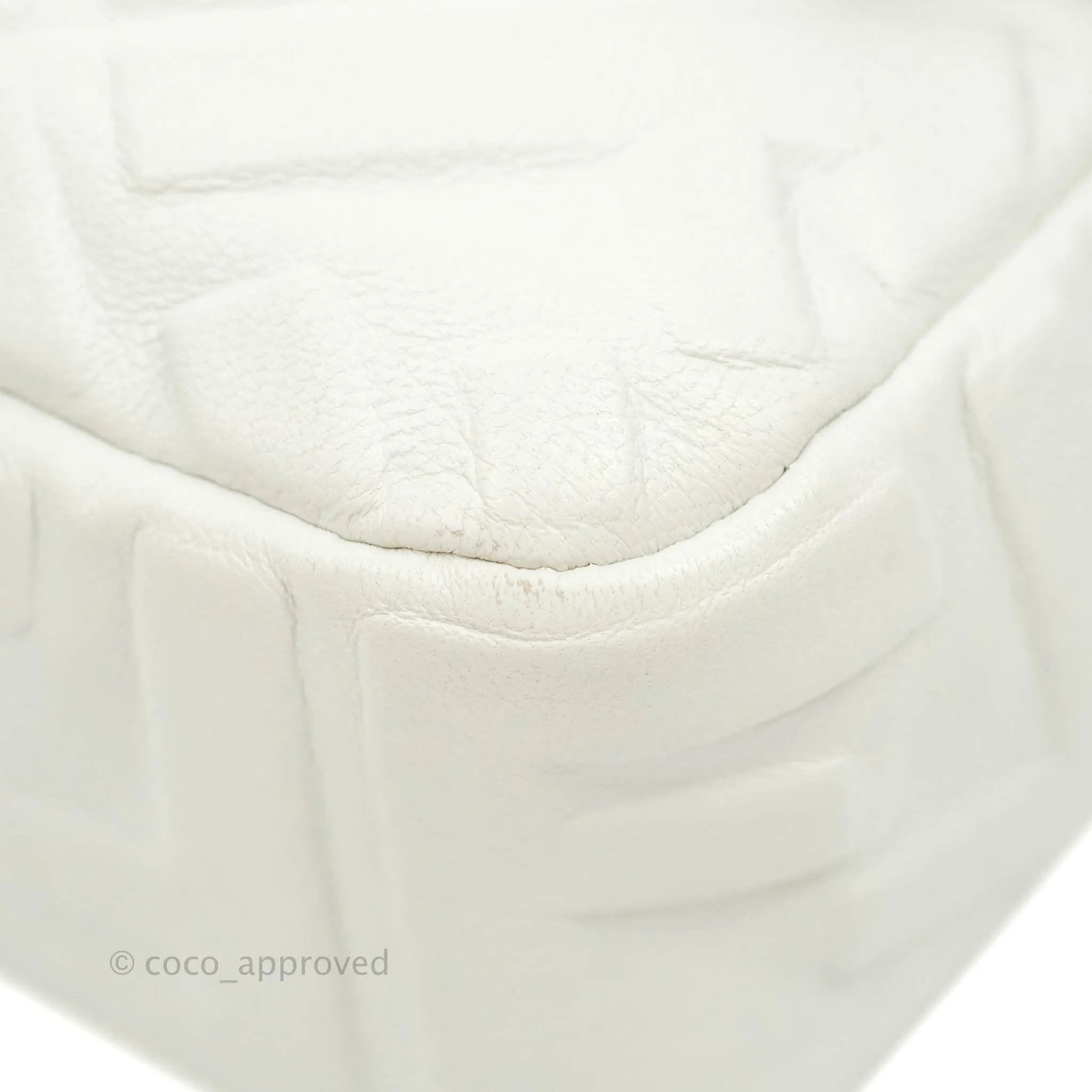 Fendi Medium Baguette Bag White Calfskin Gold Hardware