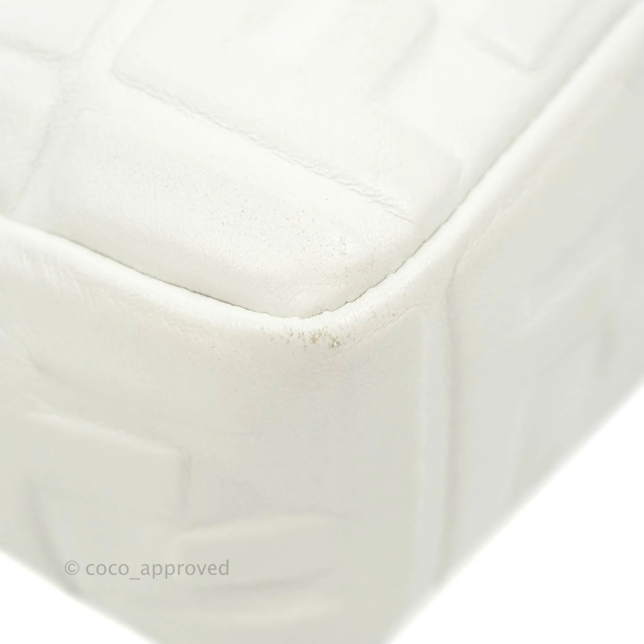 Fendi Medium Baguette Bag White Calfskin Gold Hardware