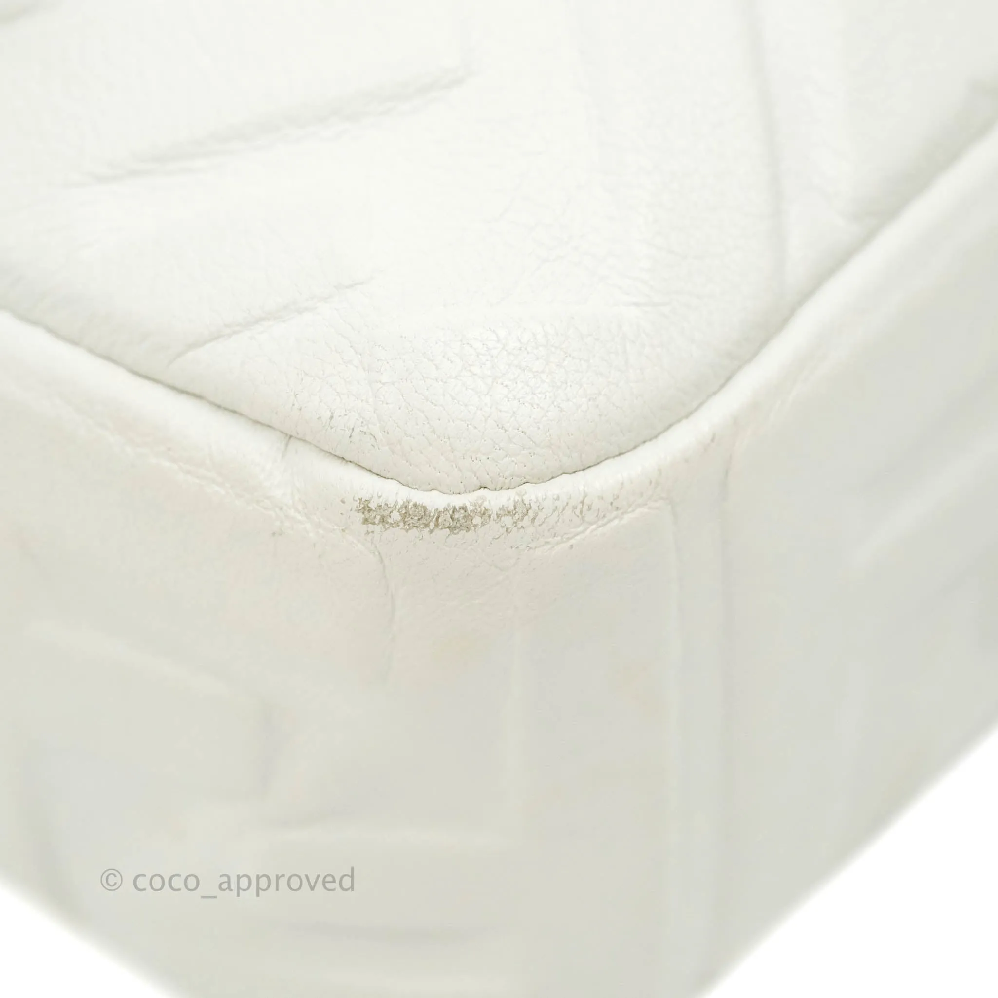 Fendi Medium Baguette Bag White Calfskin Gold Hardware