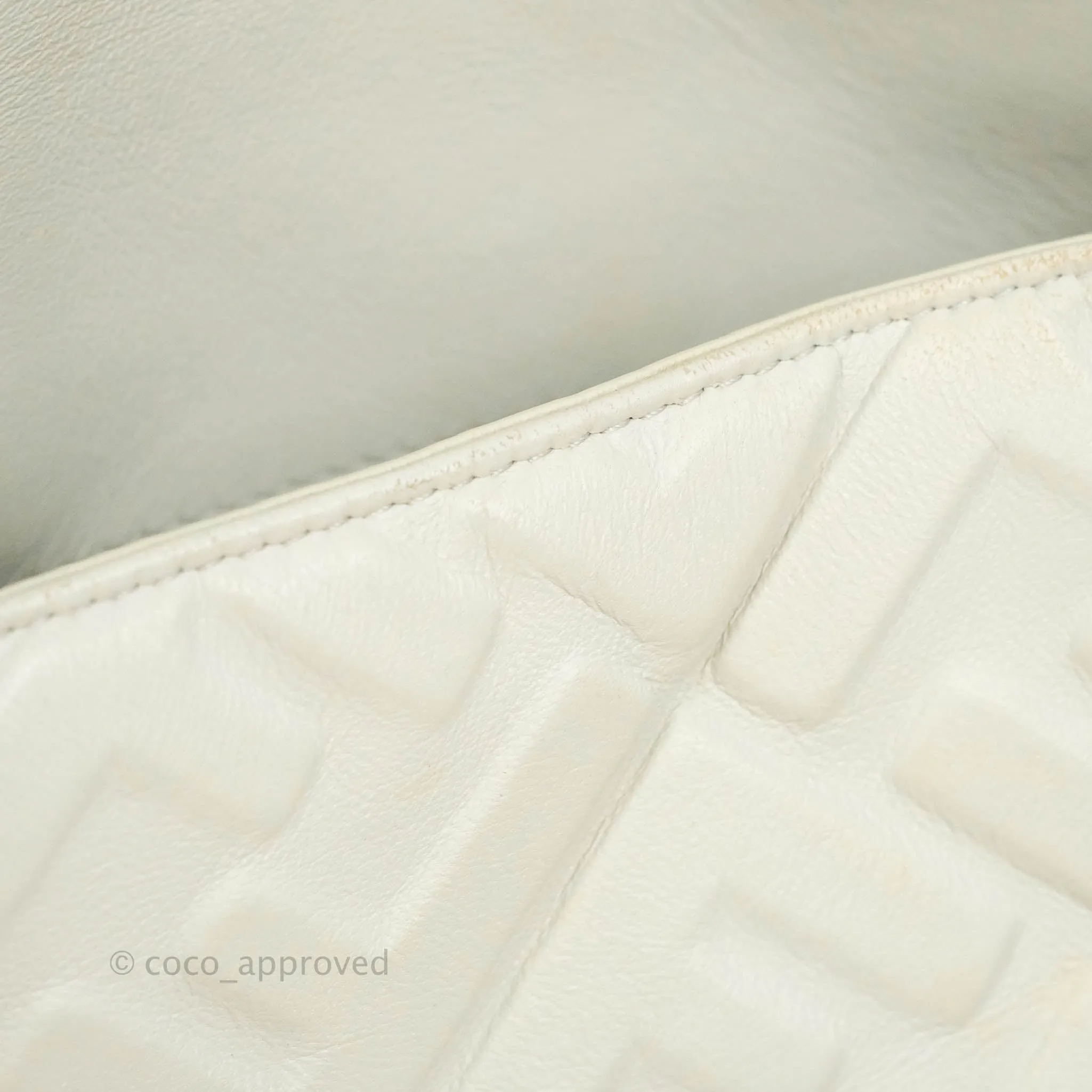 Fendi Medium Baguette Bag White Calfskin Gold Hardware