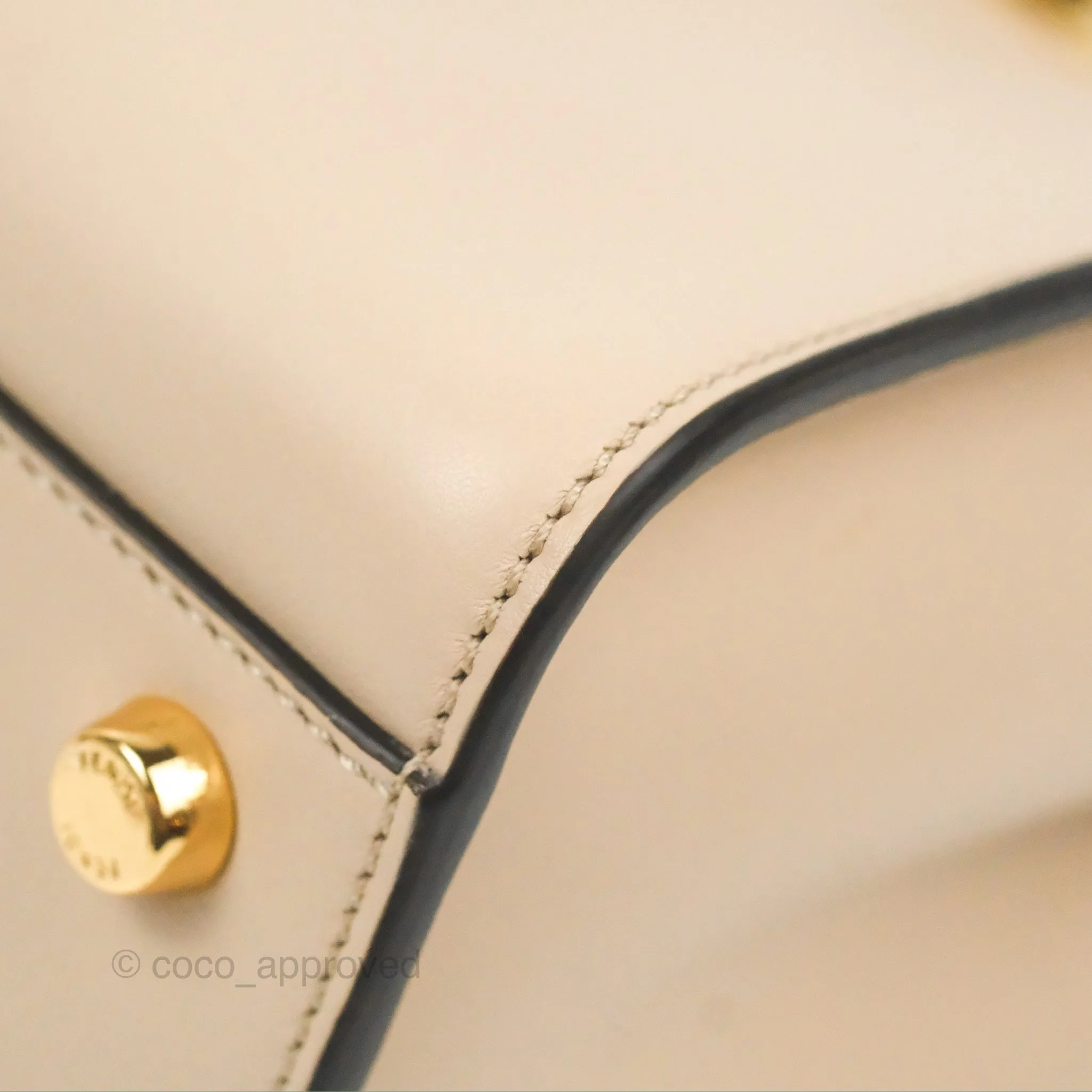 Fendi Peekaboo Iconic Essentially Bag Light Beige