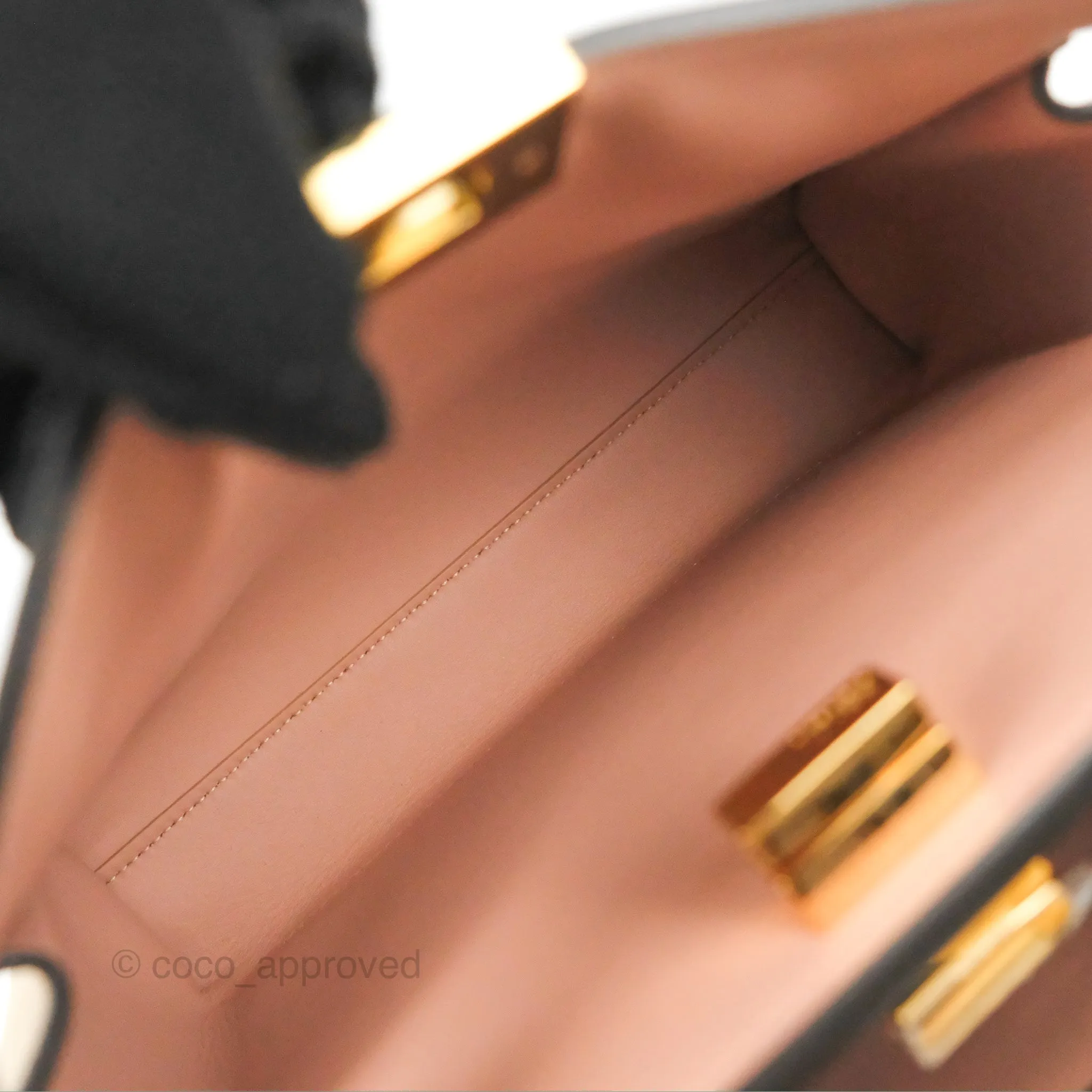 Fendi Peekaboo Iconic Essentially Bag Light Beige