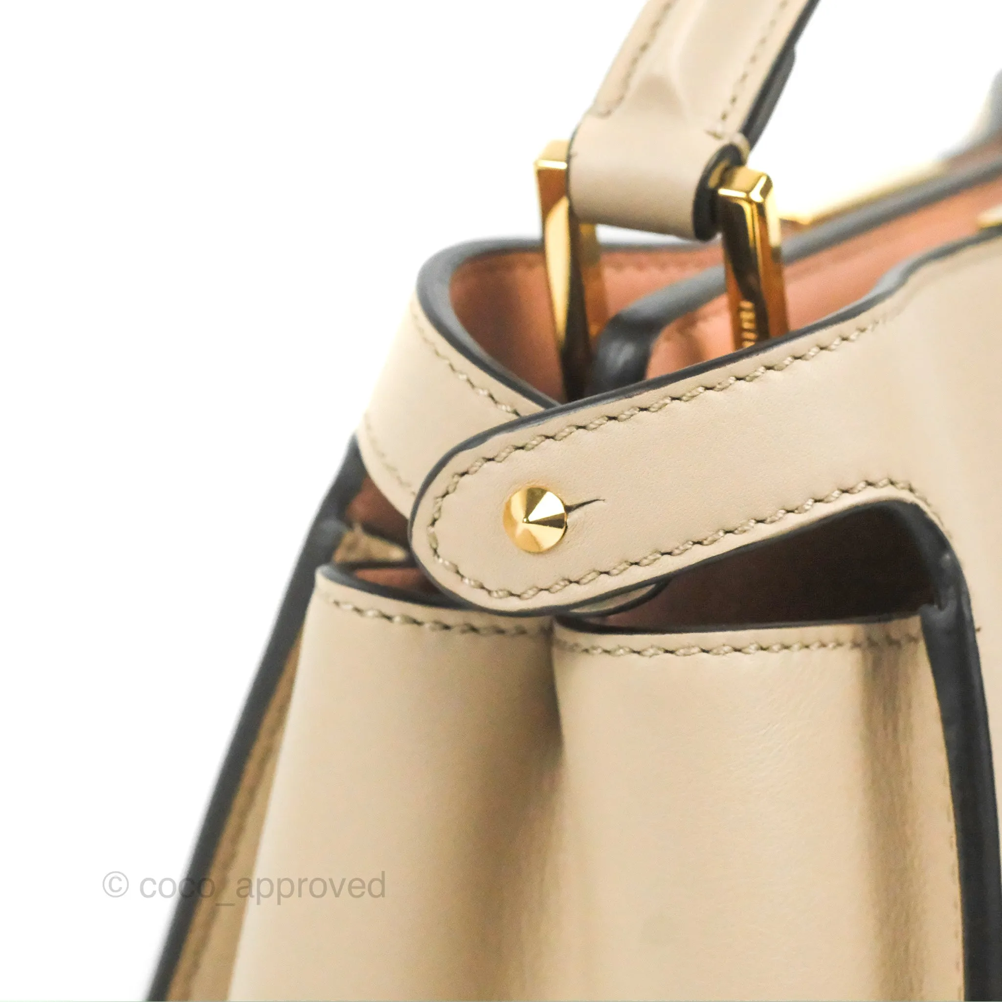 Fendi Peekaboo Iconic Essentially Bag Light Beige