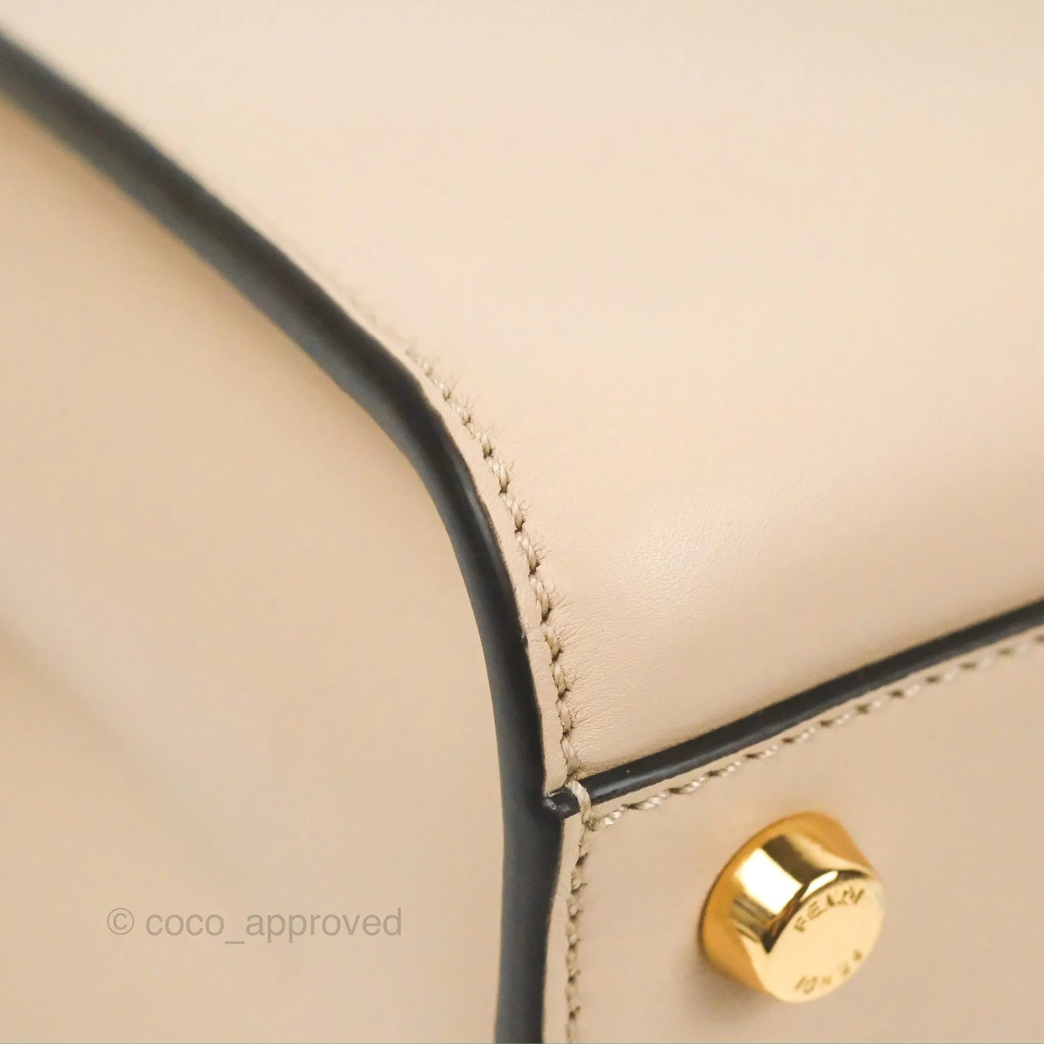 Fendi Peekaboo Iconic Essentially Bag Light Beige