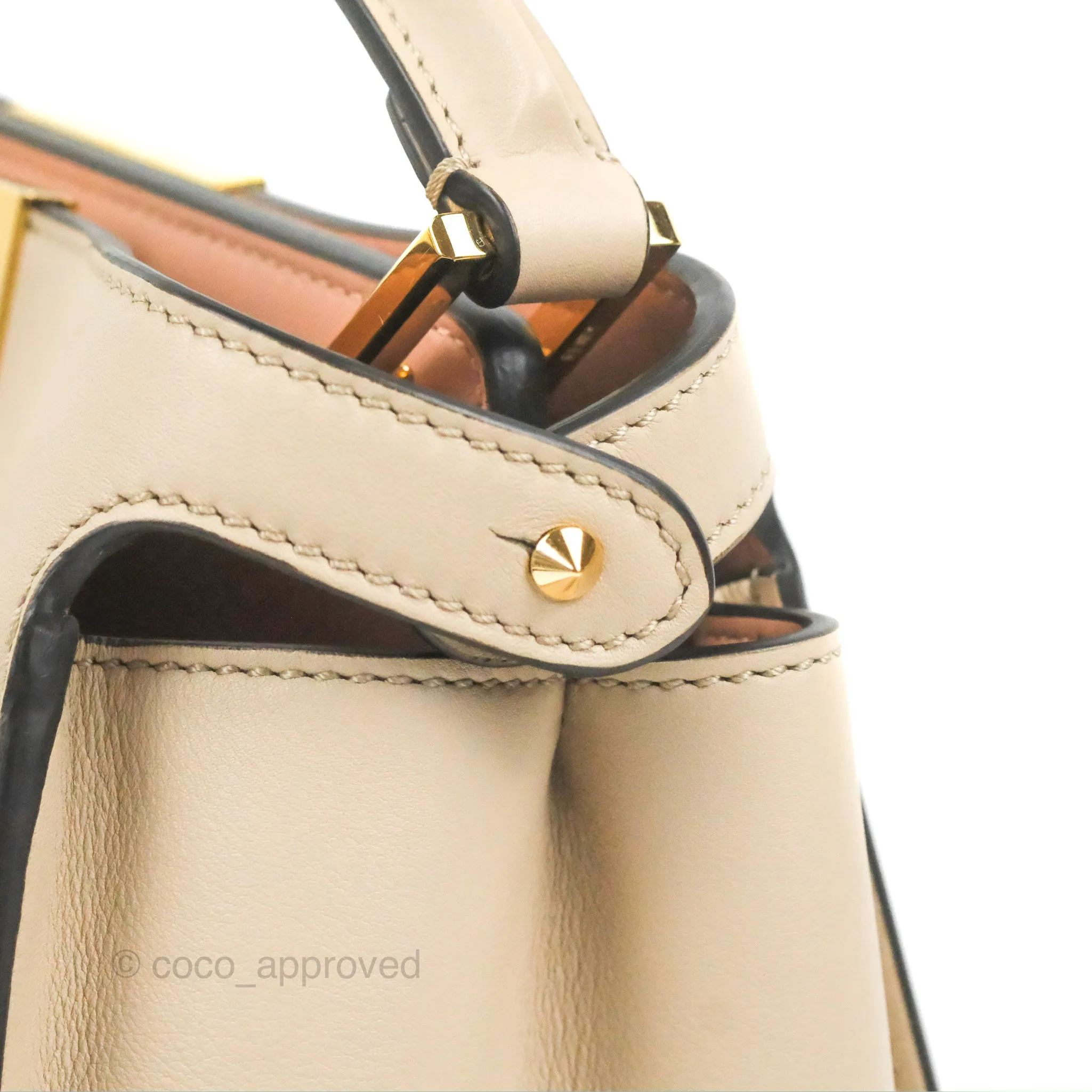 Fendi Peekaboo Iconic Essentially Bag Light Beige