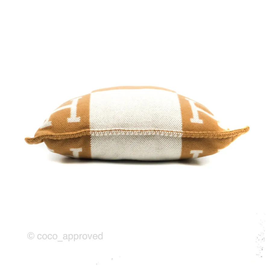 Hermes Small Avalon Pillow cru / Camel