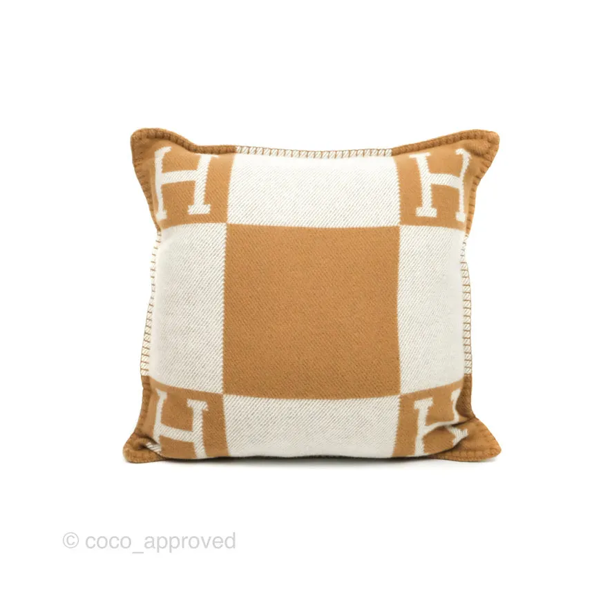 Hermes Small Avalon Pillow cru / Camel