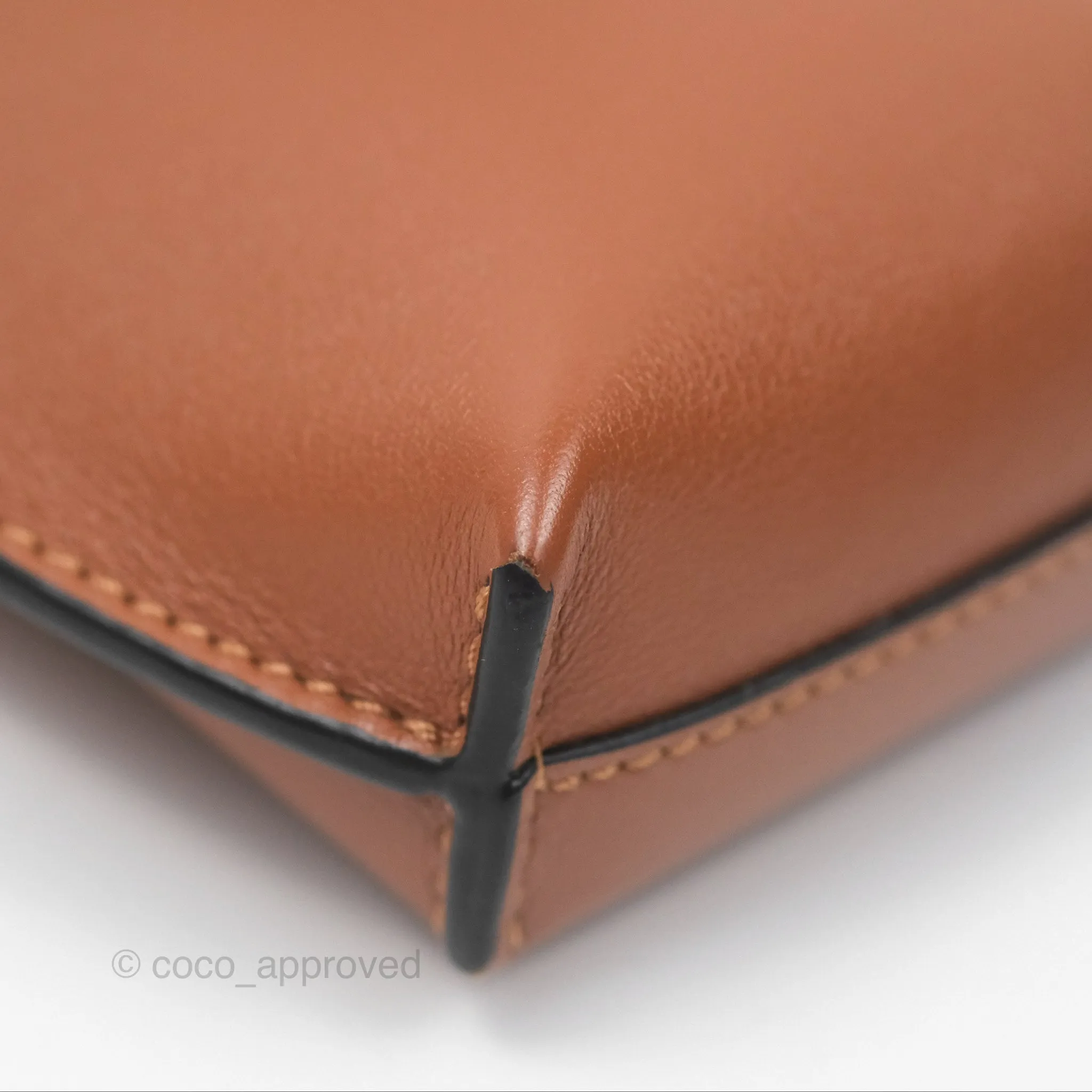 Loewe Elephant Pocket in Classic Calfskin Tan