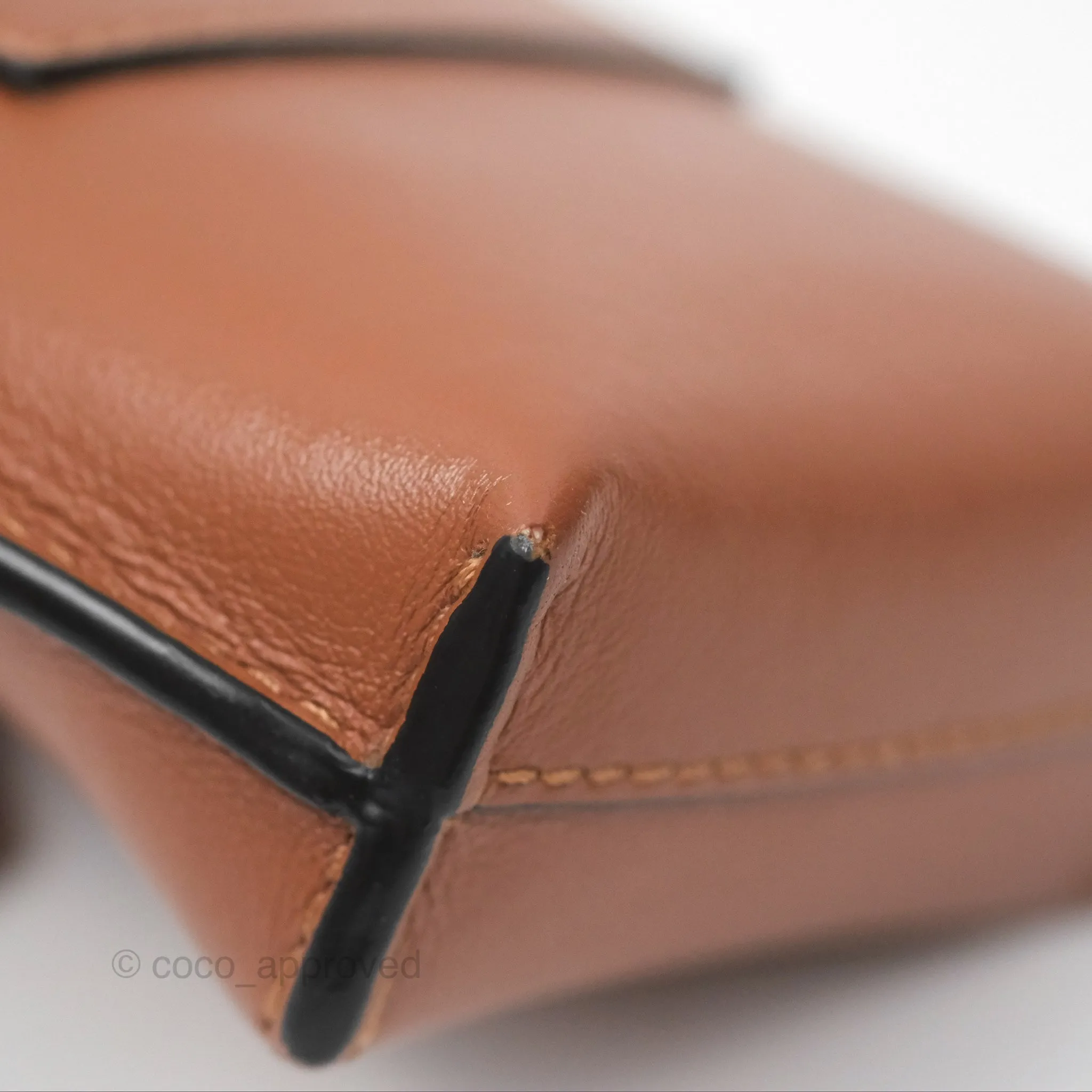 Loewe Elephant Pocket in Classic Calfskin Tan