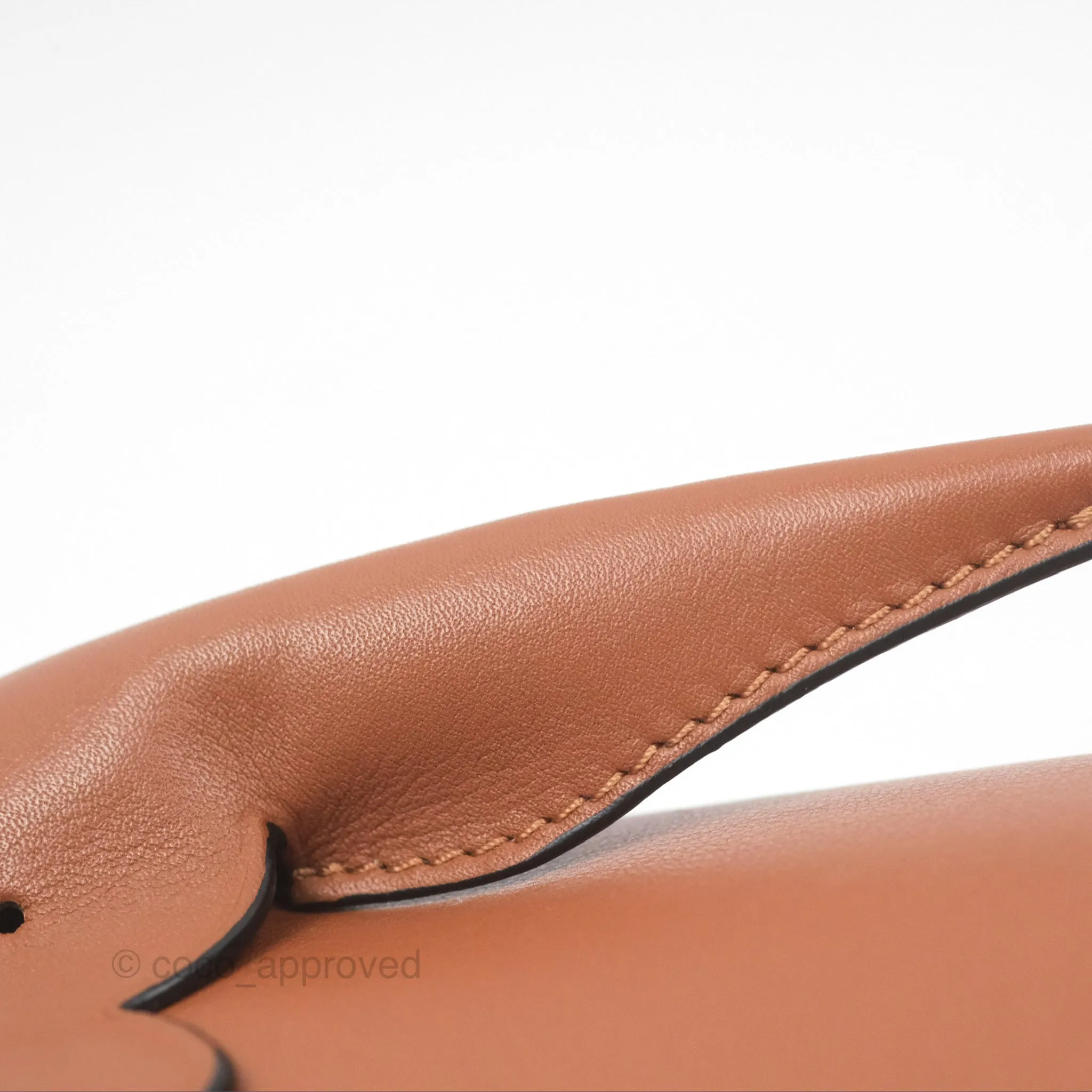 Loewe Elephant Pocket in Classic Calfskin Tan