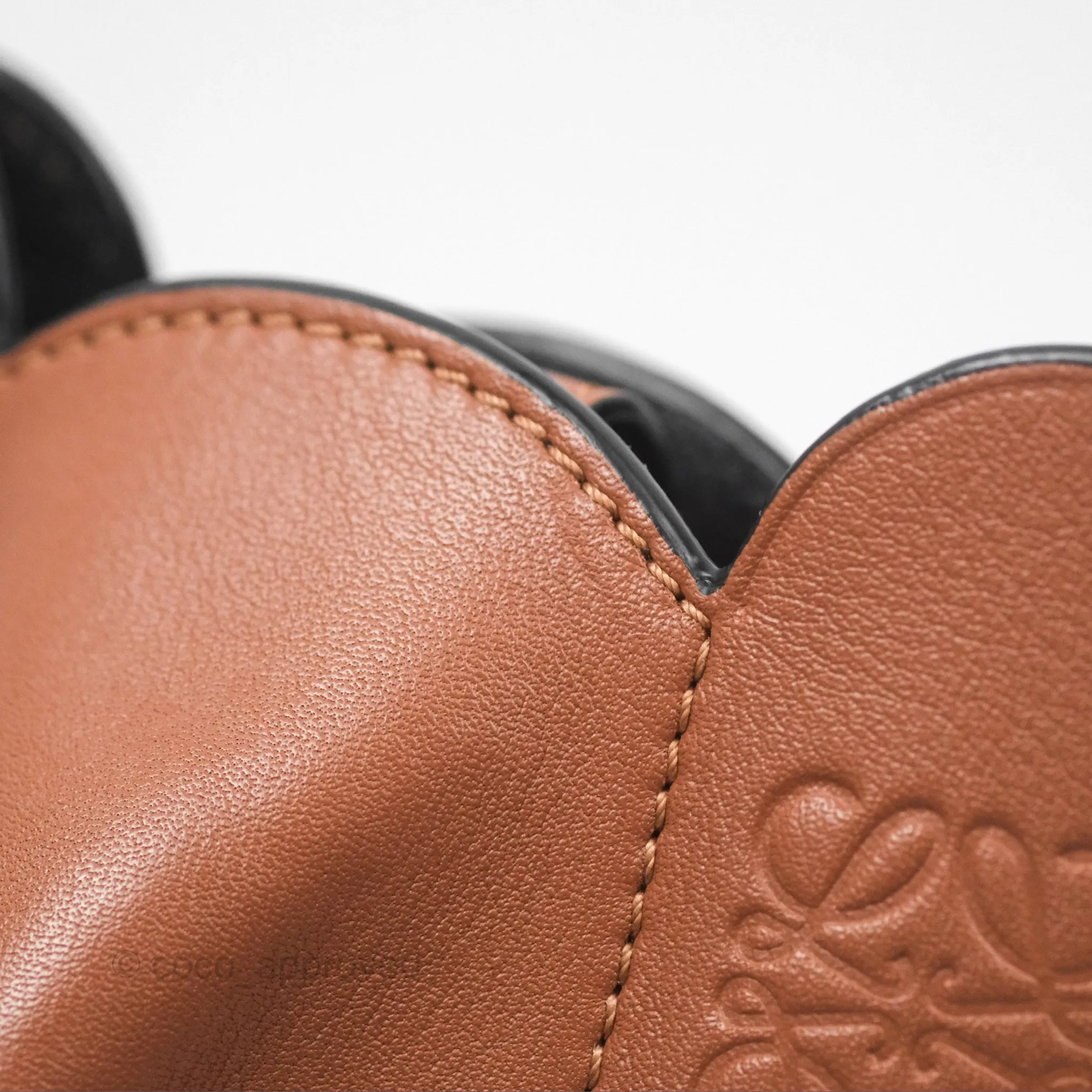 Loewe Elephant Pocket in Classic Calfskin Tan