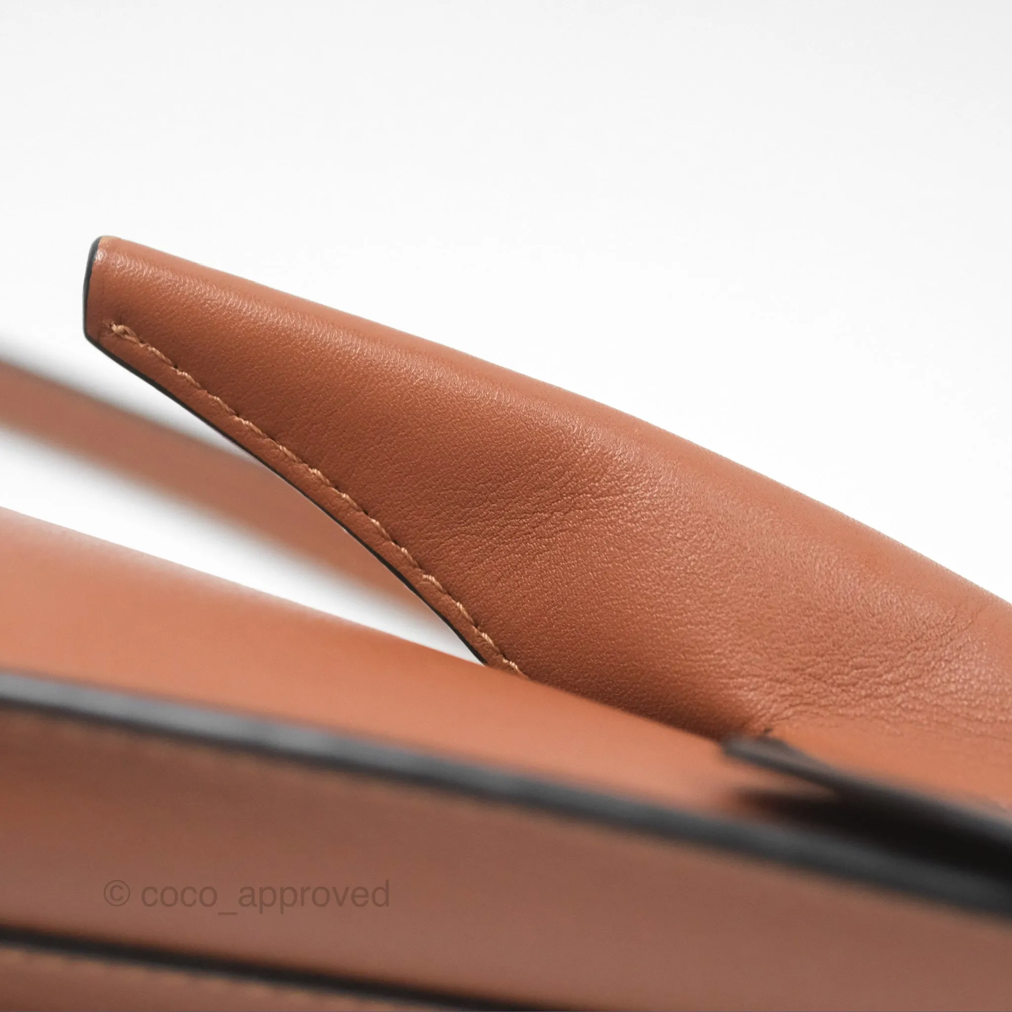 Loewe Elephant Pocket in Classic Calfskin Tan