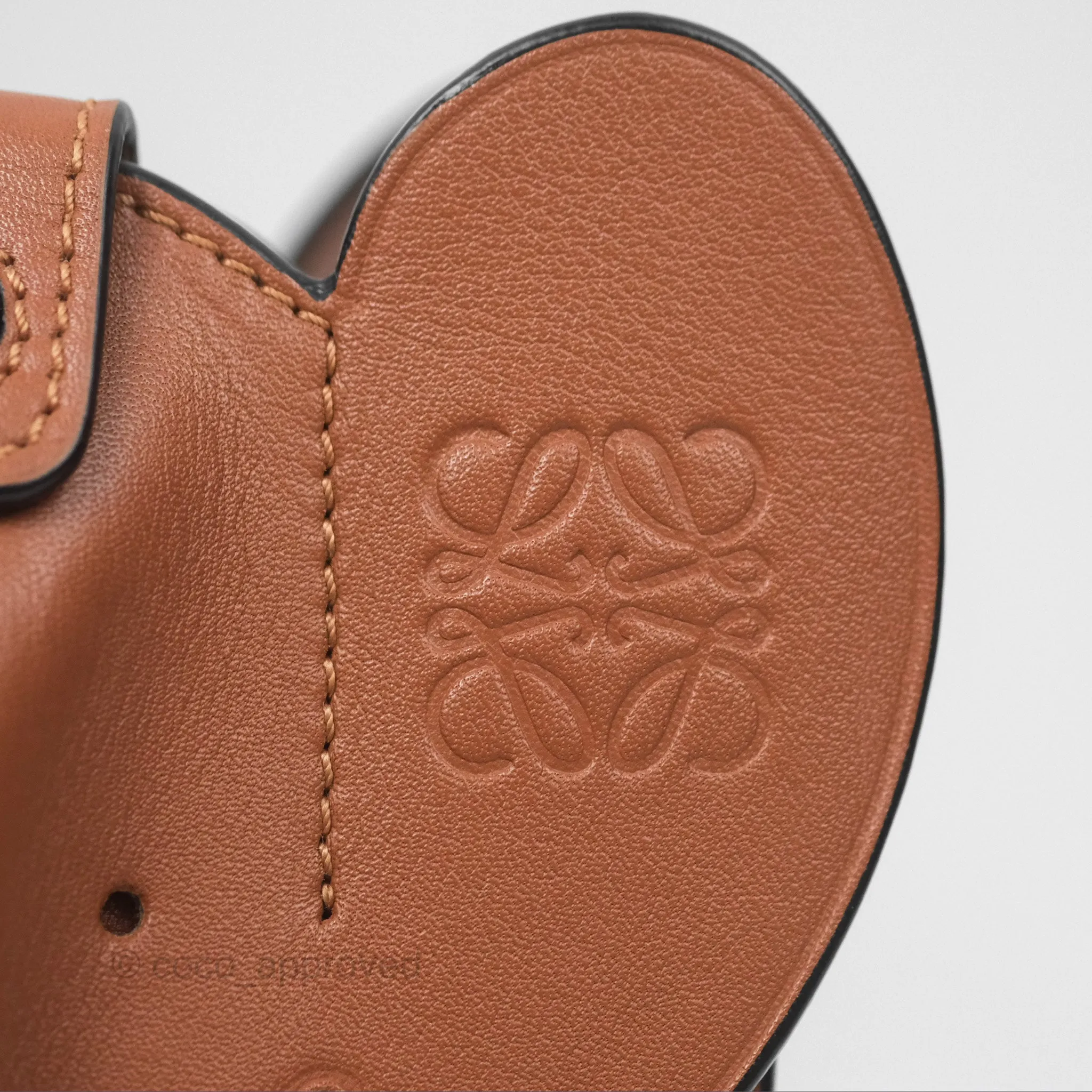 Loewe Elephant Pocket in Classic Calfskin Tan