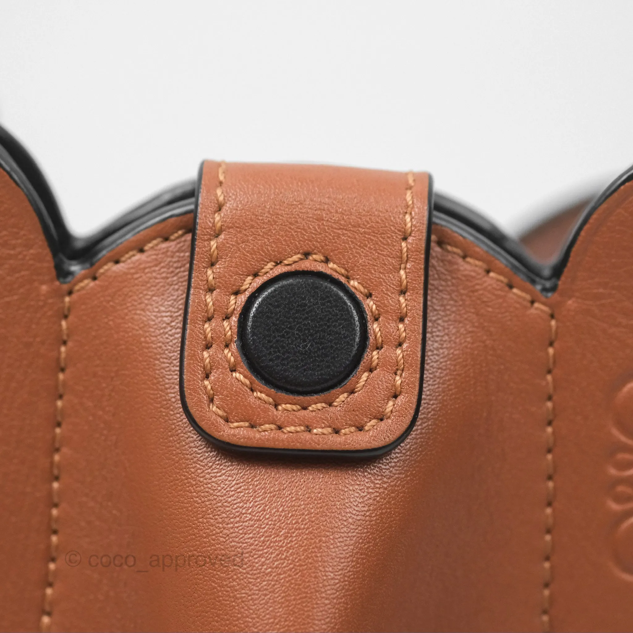 Loewe Elephant Pocket in Classic Calfskin Tan