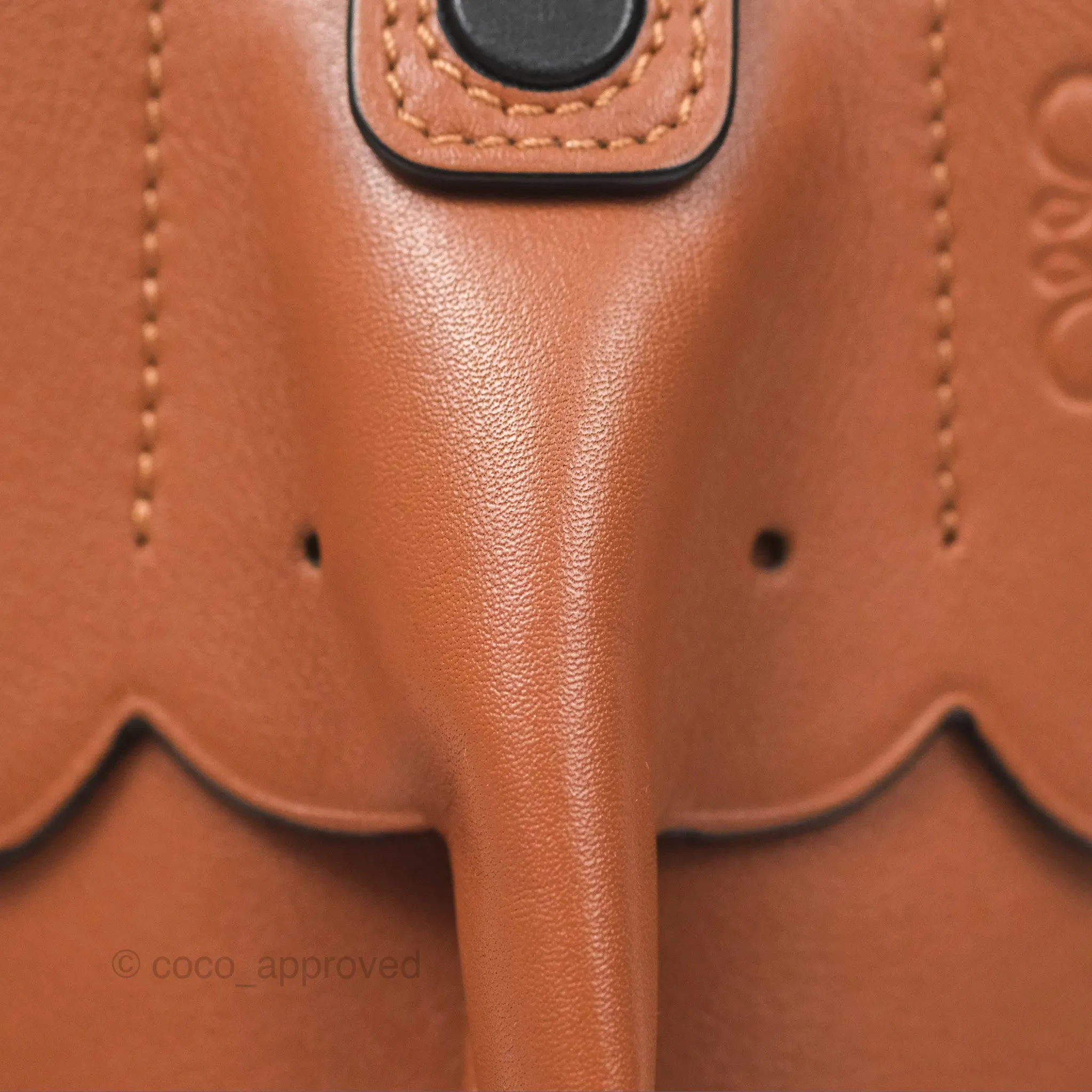 Loewe Elephant Pocket in Classic Calfskin Tan