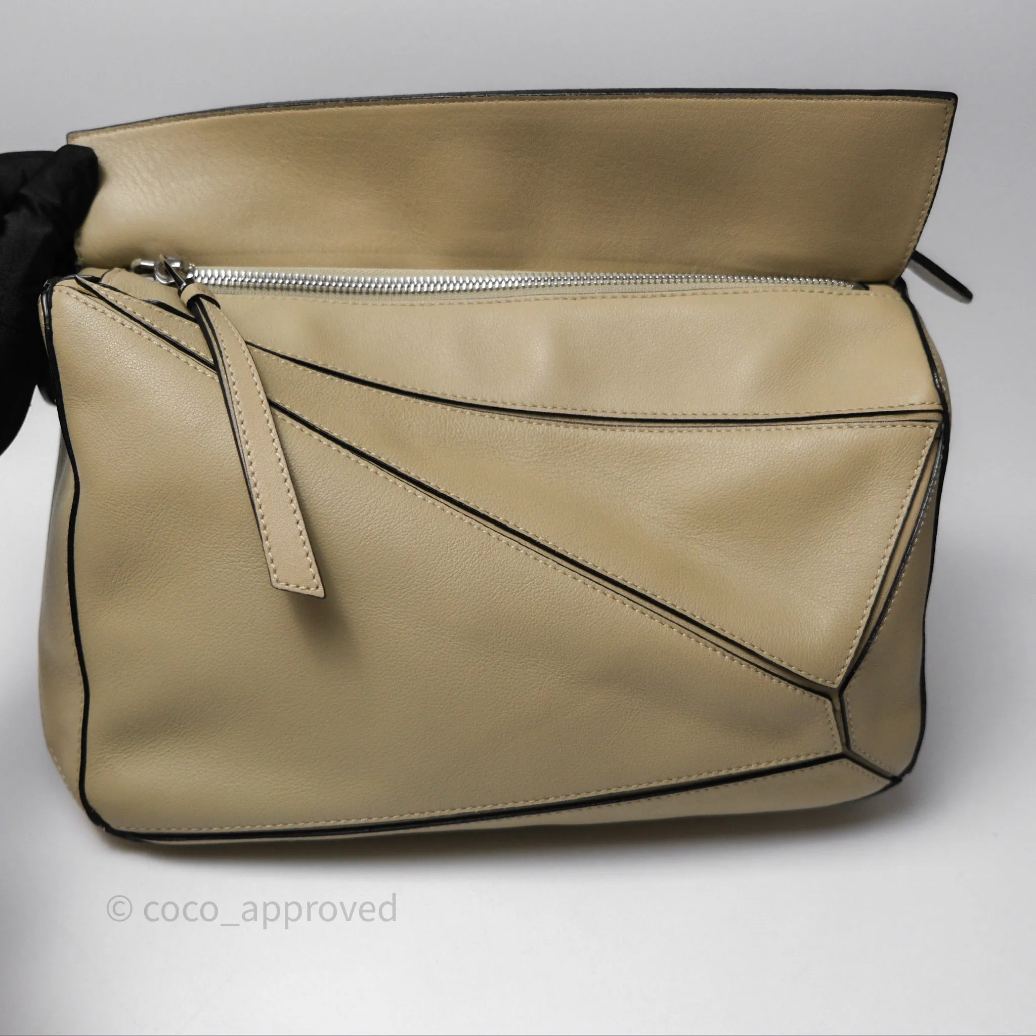 Loewe Medium Puzzle Bag Light Beige Calfskin