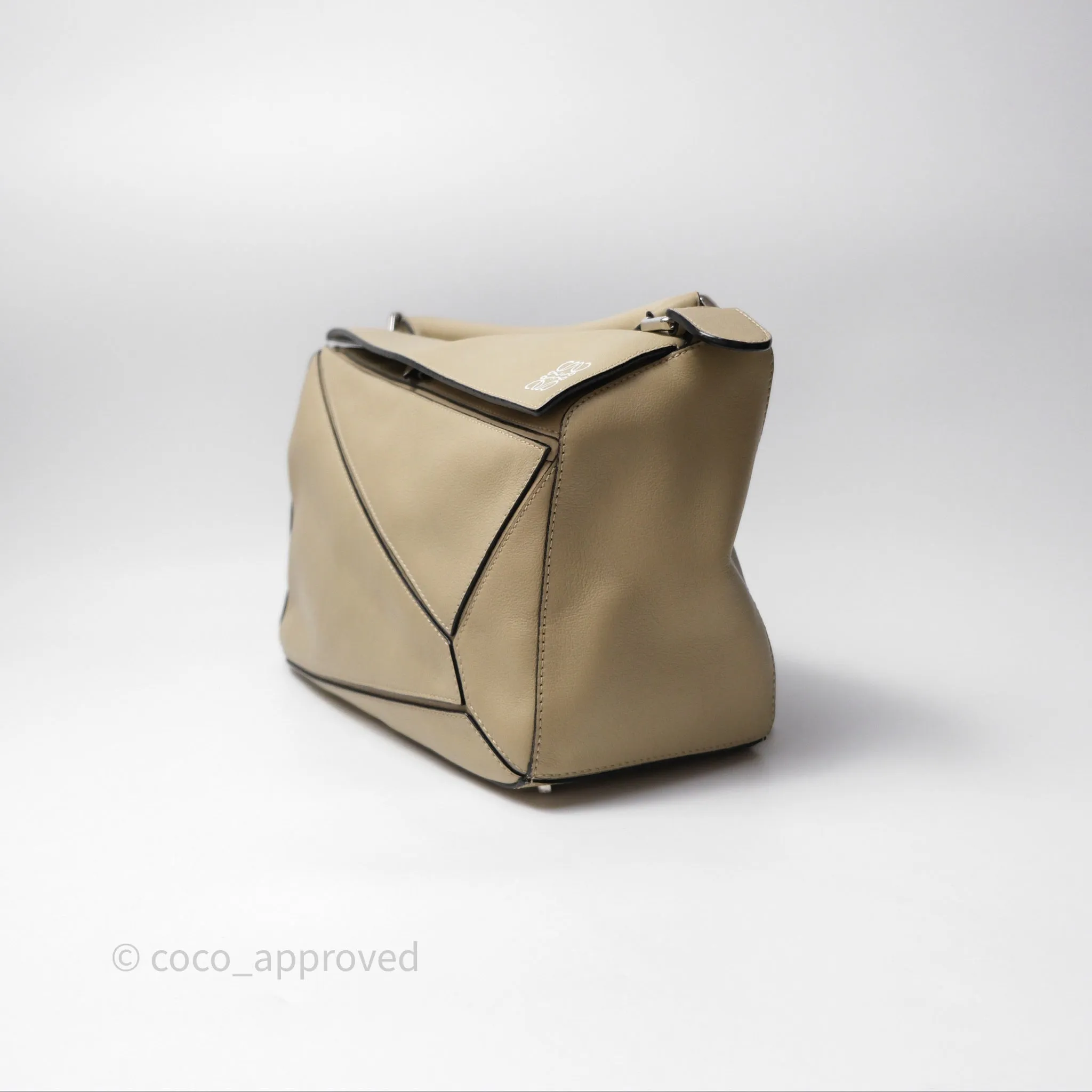 Loewe Medium Puzzle Bag Light Beige Calfskin