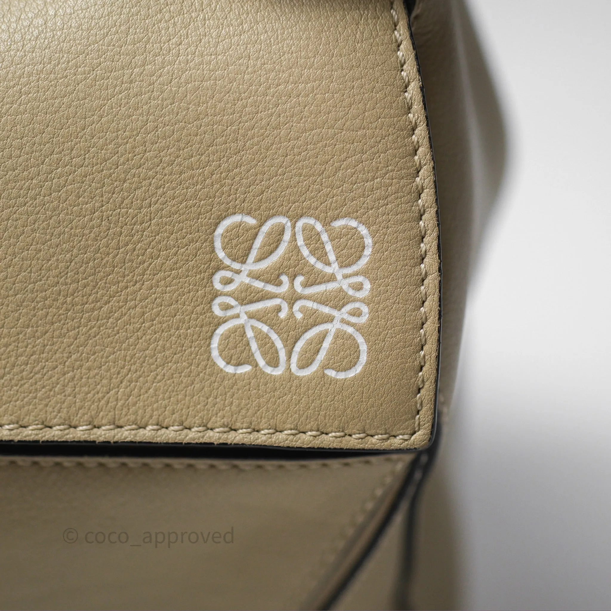 Loewe Medium Puzzle Bag Light Beige Calfskin