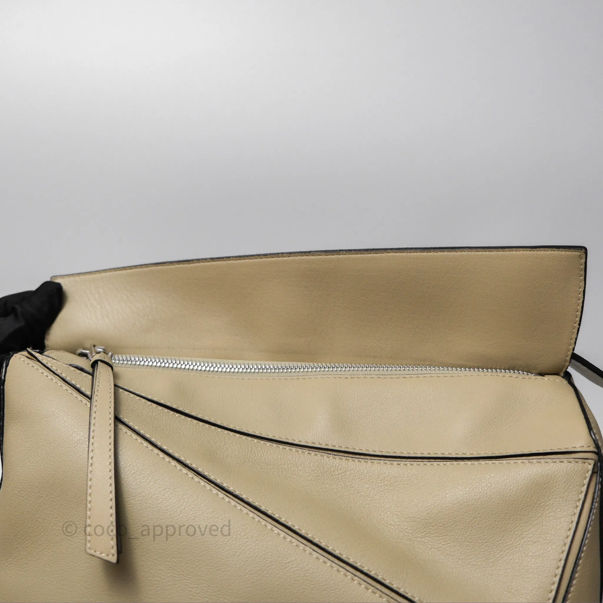 Loewe Medium Puzzle Bag Light Beige Calfskin