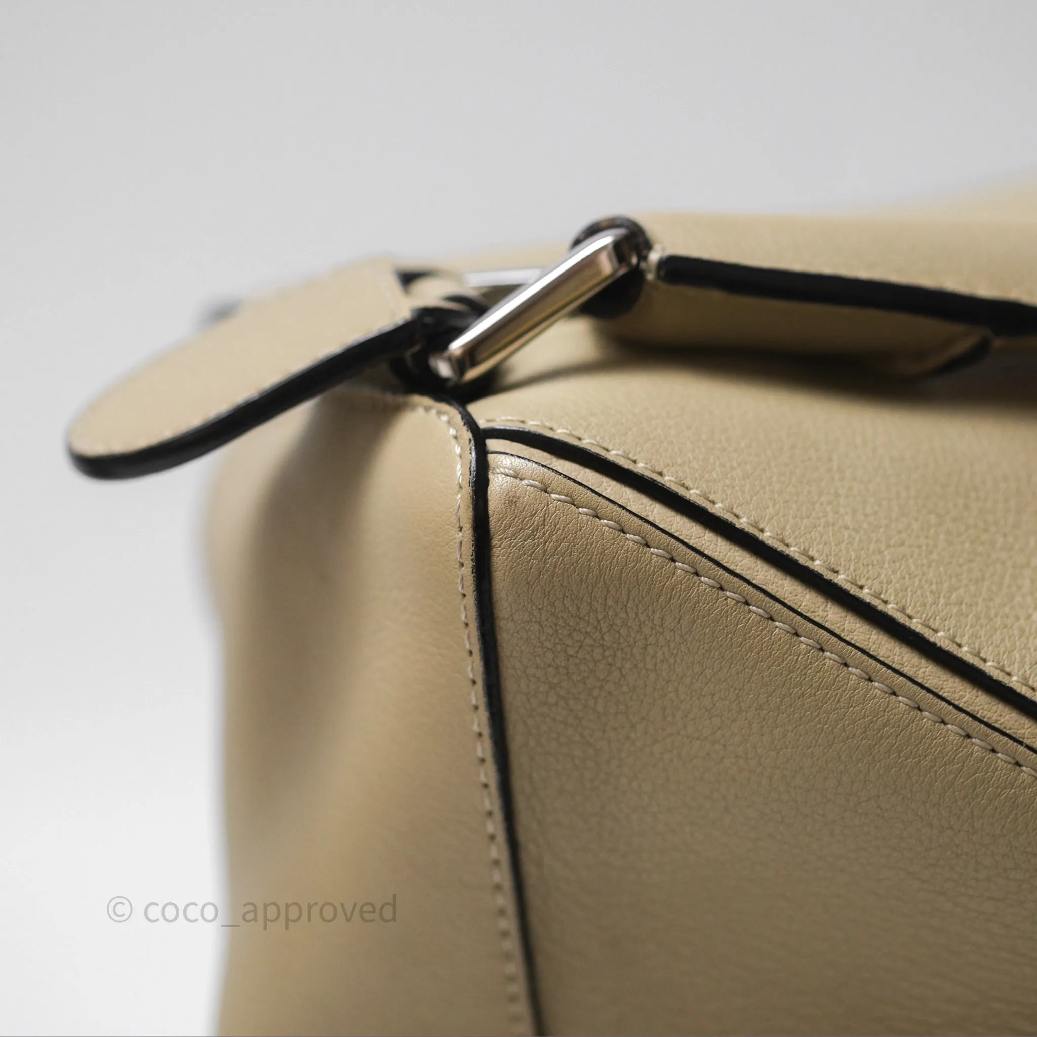 Loewe Medium Puzzle Bag Light Beige Calfskin
