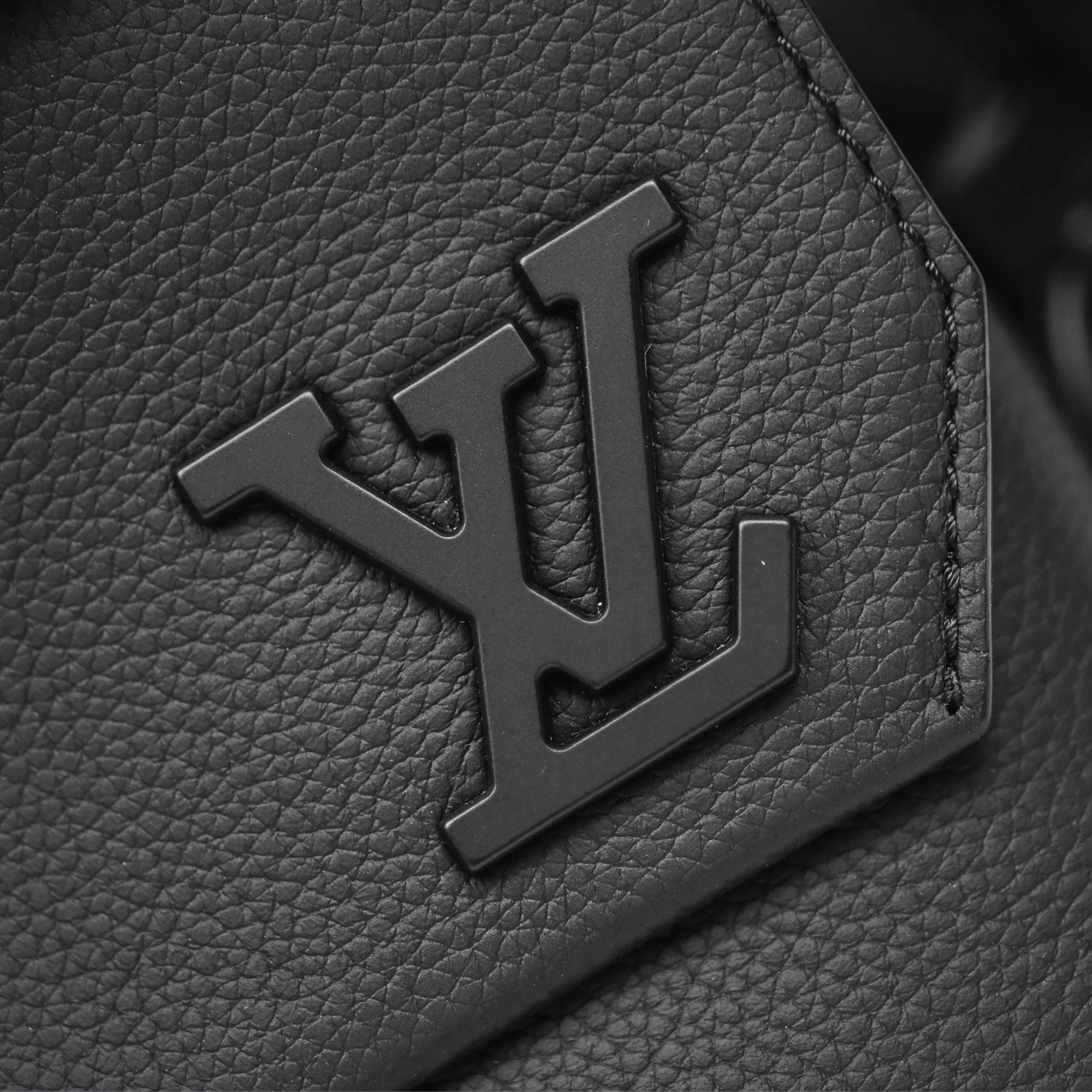Louis Vuitton Fastline Messenger Black