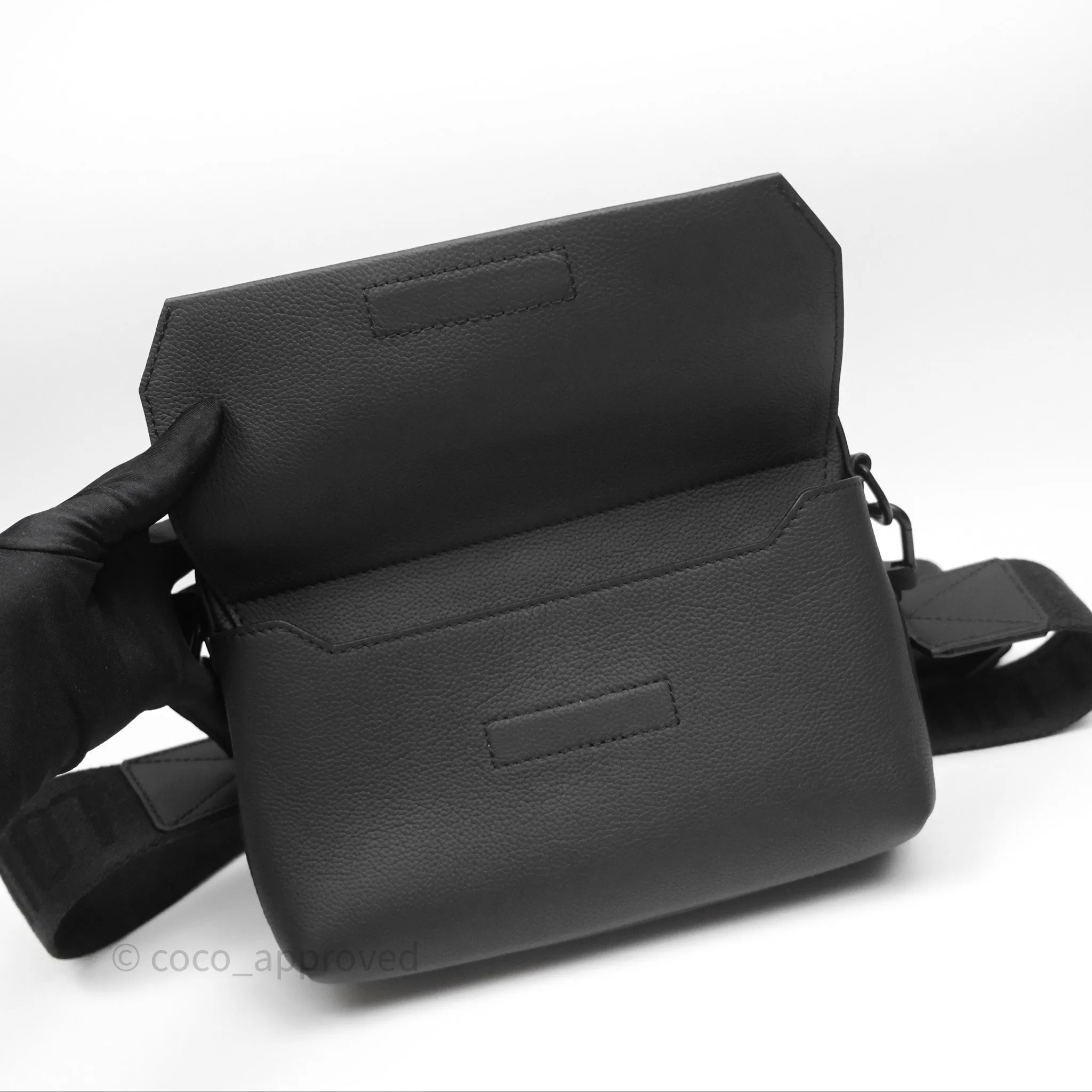 Louis Vuitton Fastline Messenger Black