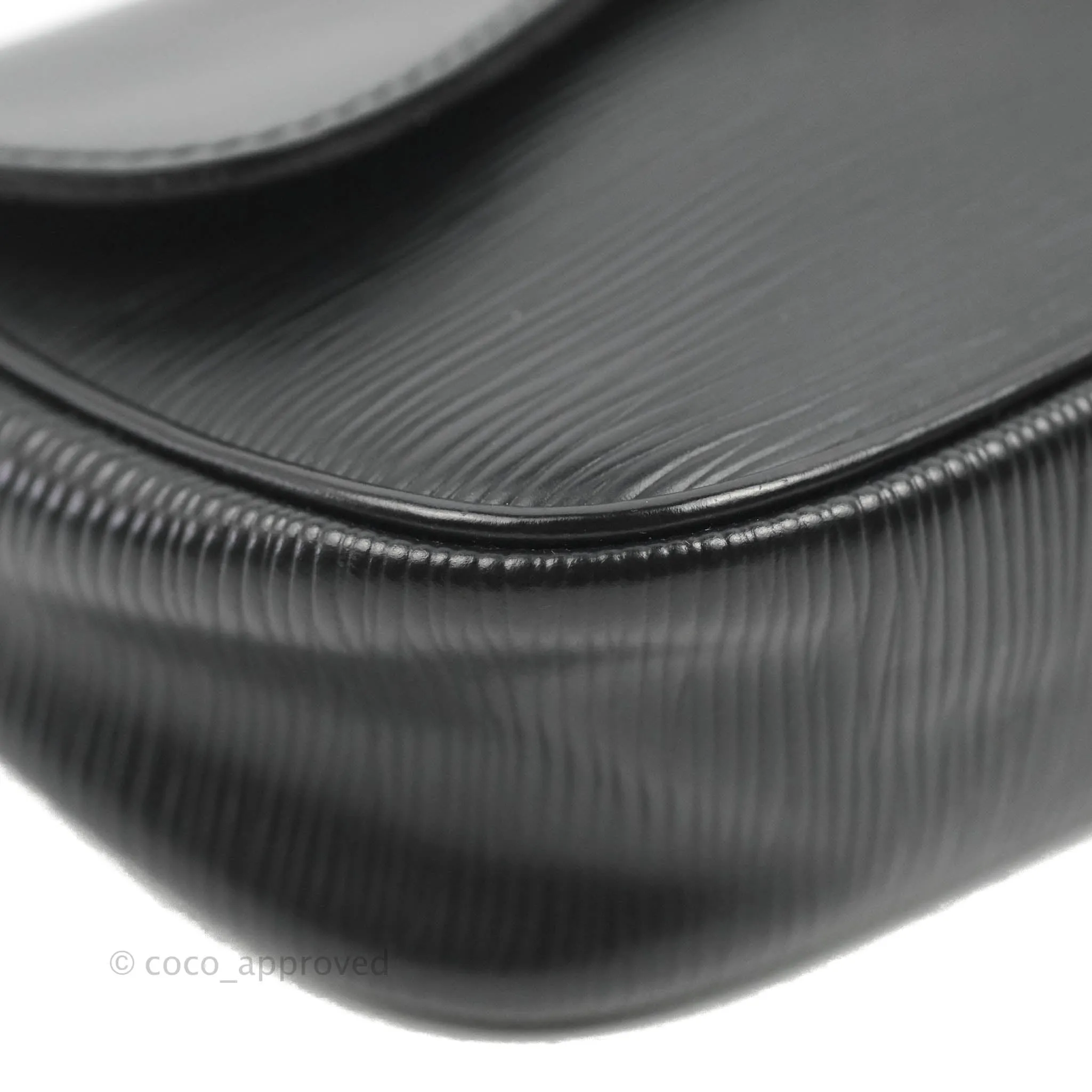 Louis Vuitton Montaigne Clutch Black Epi