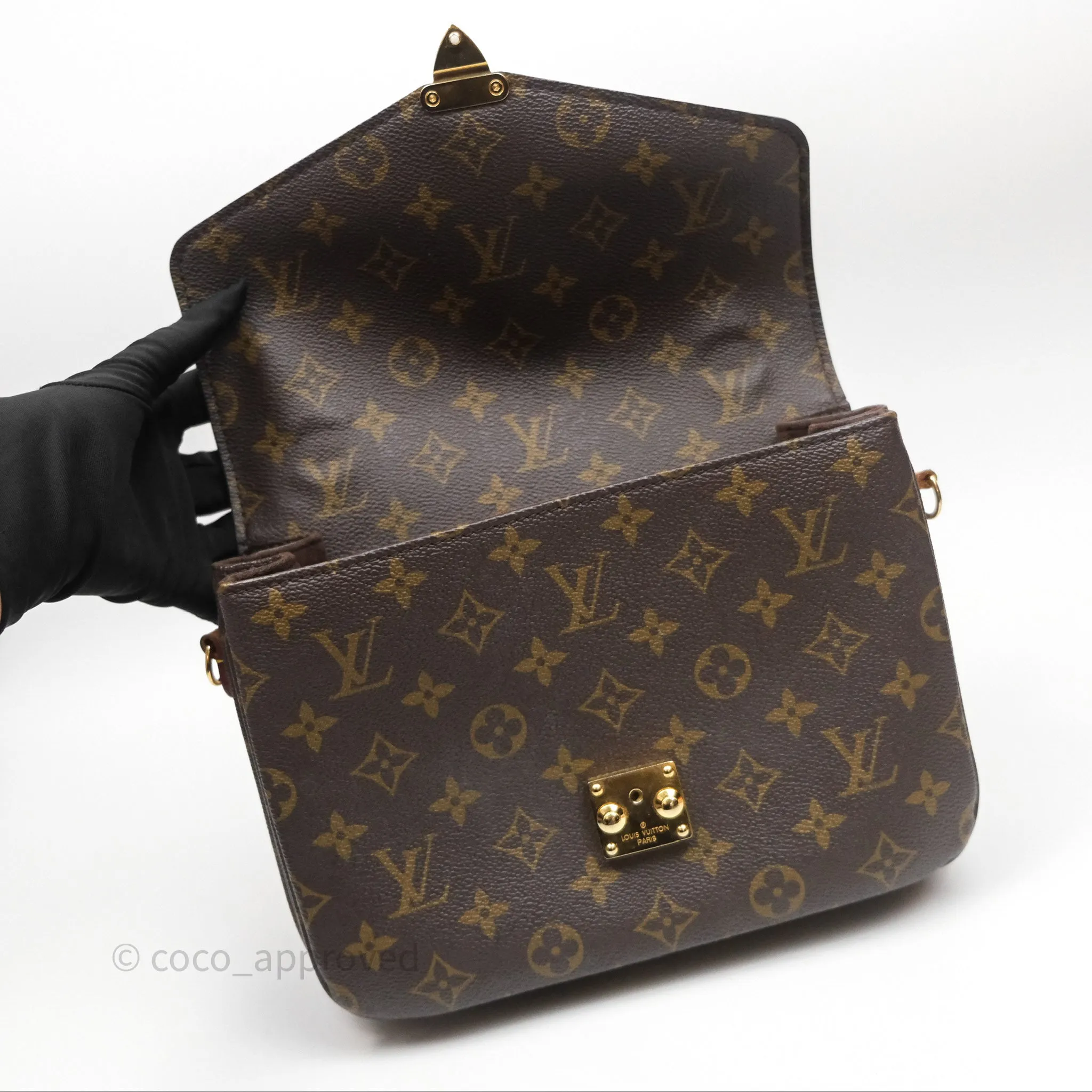 Louis Vuitton Pochette Metis Monogram Canvas