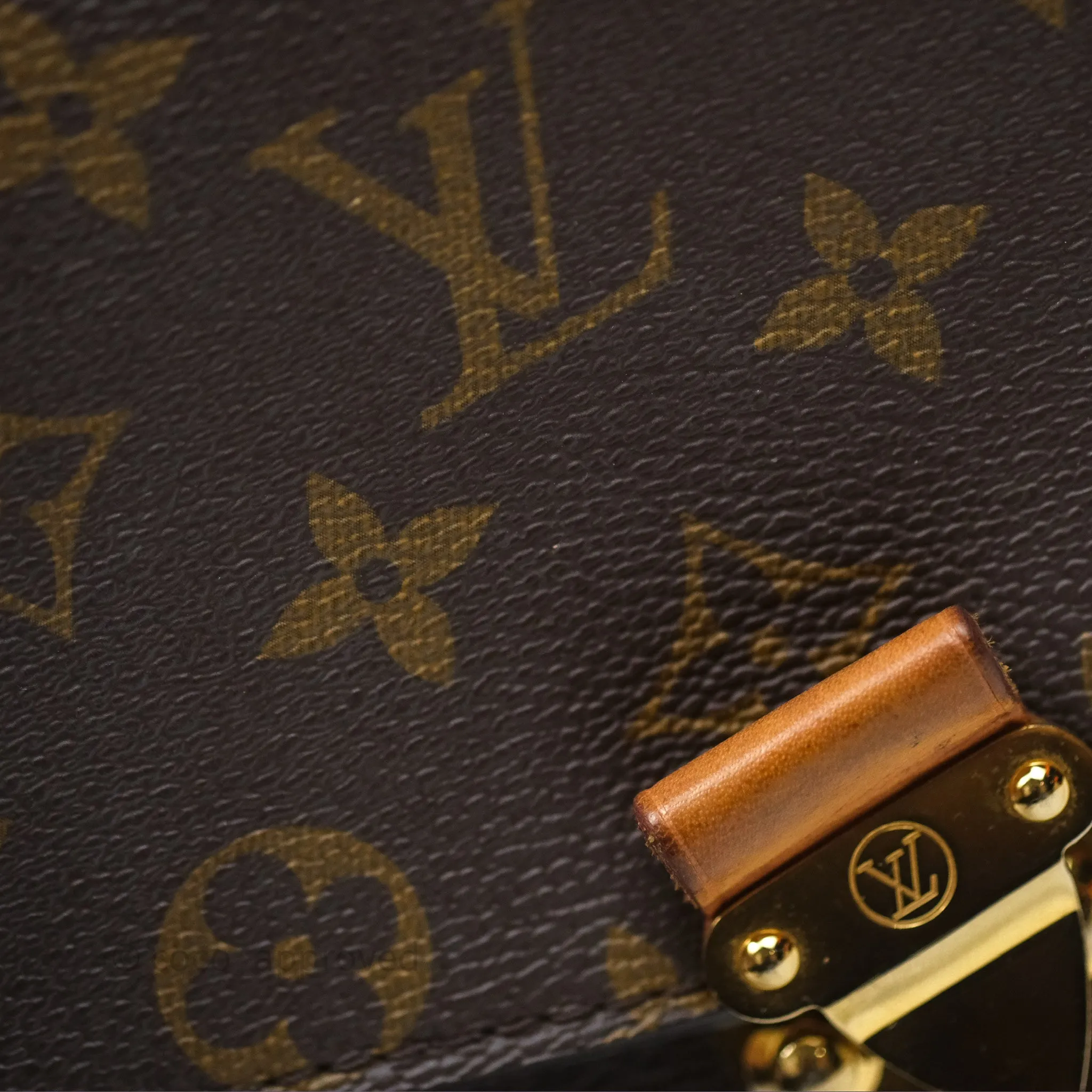 Louis Vuitton Pochette Metis Monogram Canvas