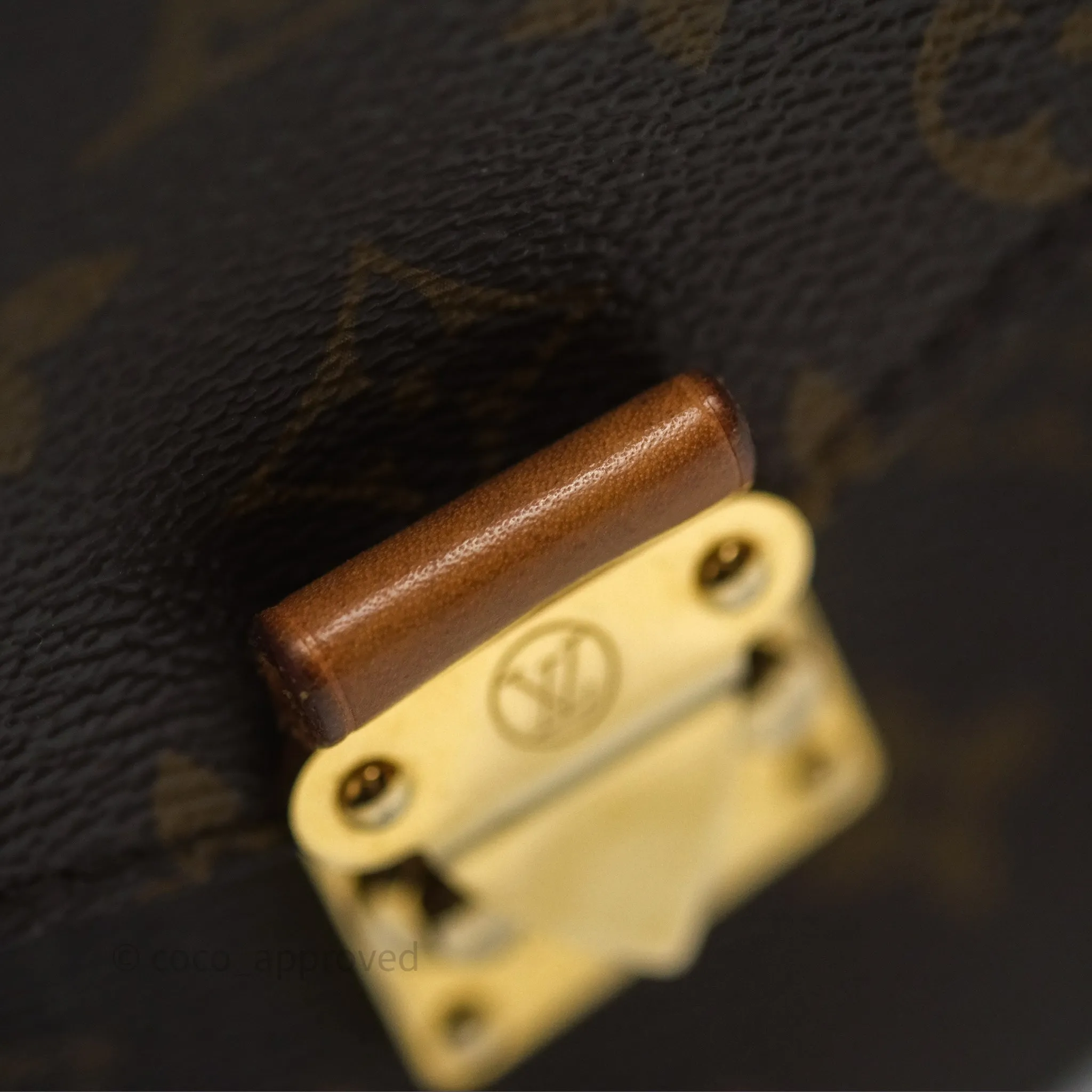 Louis Vuitton Pochette Metis Monogram Canvas