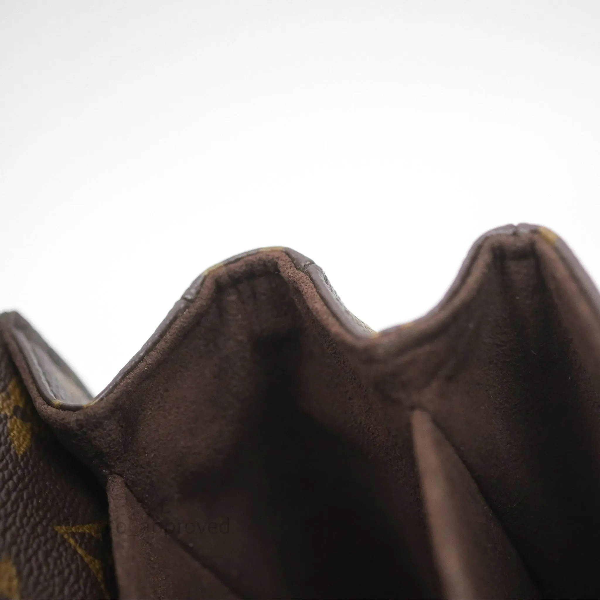Louis Vuitton Pochette Metis Monogram Canvas