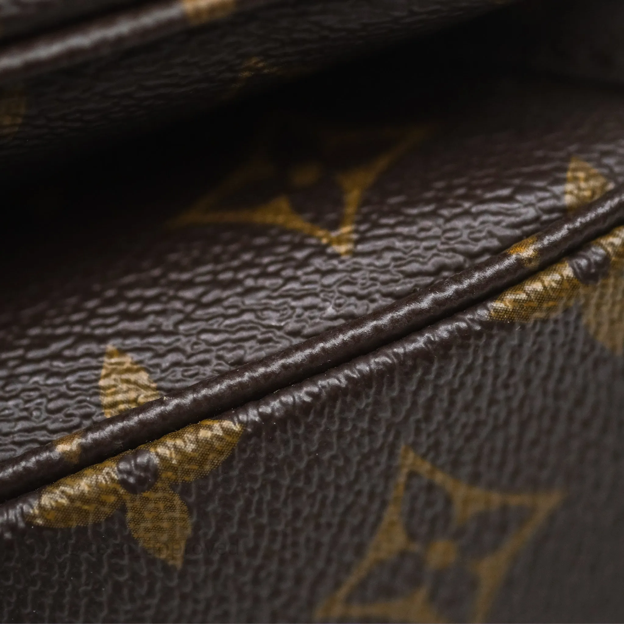 Louis Vuitton Pochette Metis Monogram Canvas