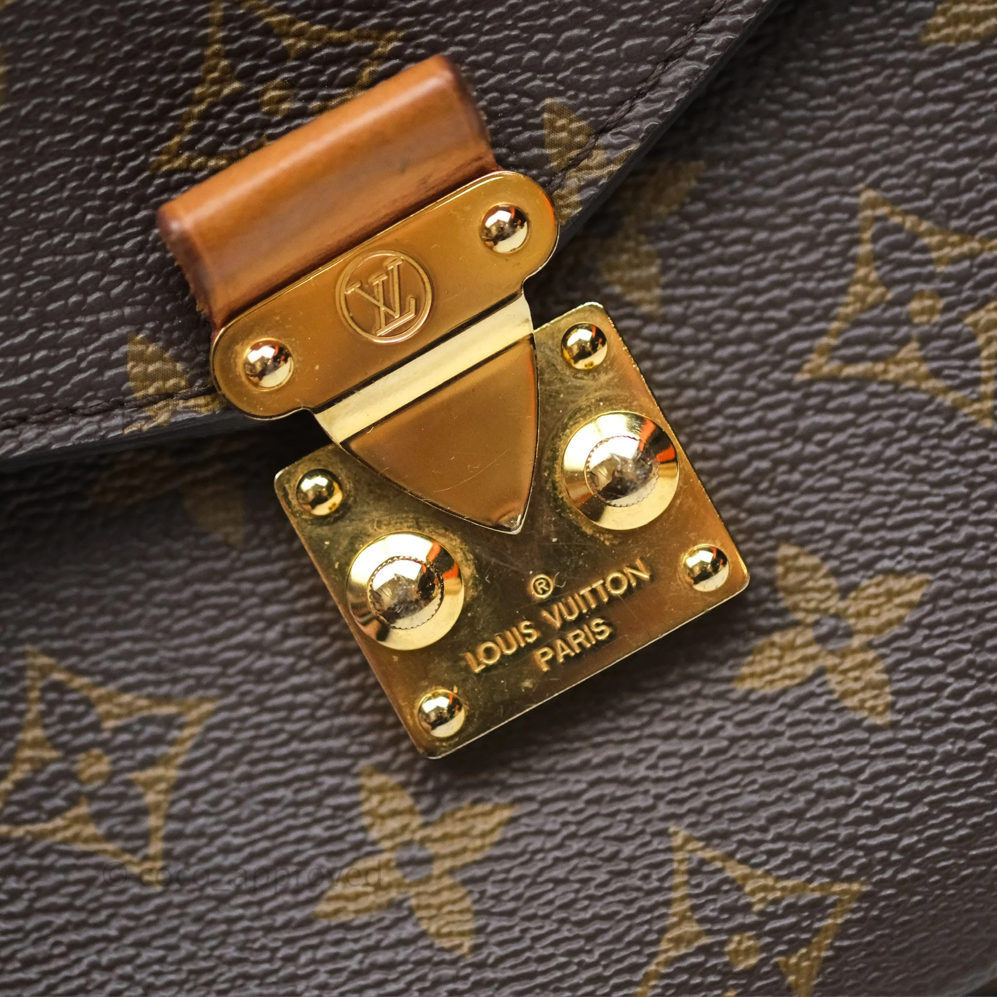 Louis Vuitton Pochette Metis Monogram Canvas
