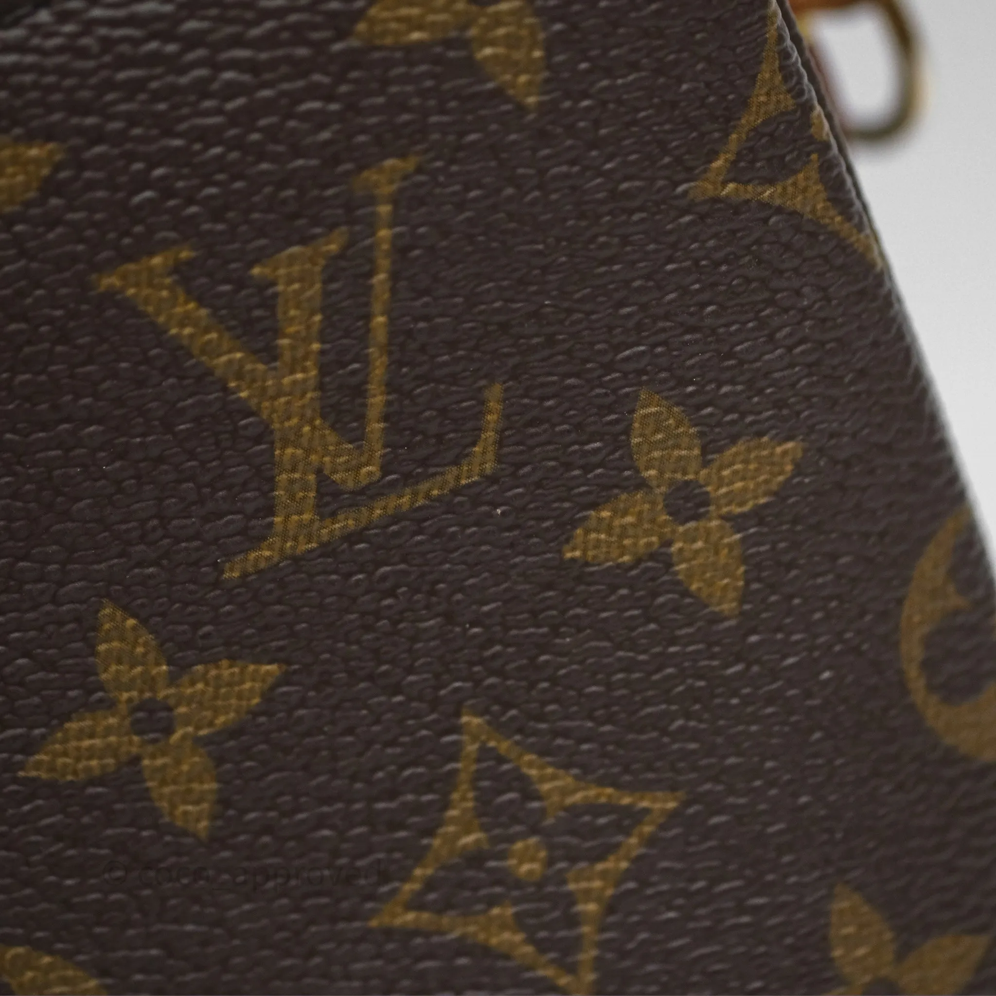 Louis Vuitton Pochette Metis Monogram Canvas
