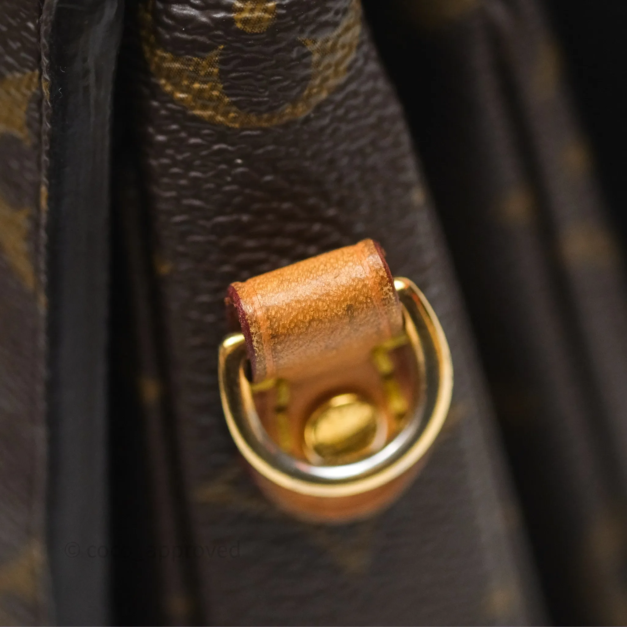 Louis Vuitton Pochette Metis Monogram Canvas