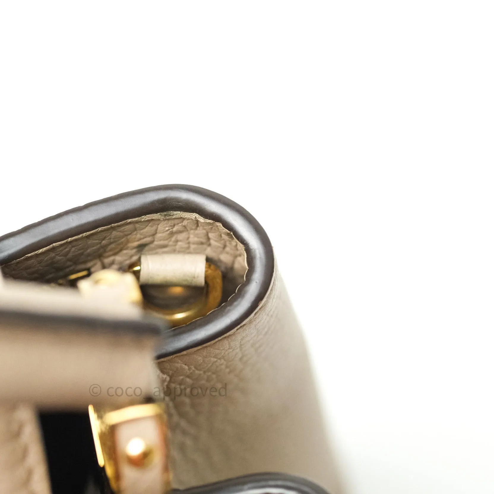 Louis Vuitton Taurillon Capucines BB Galet